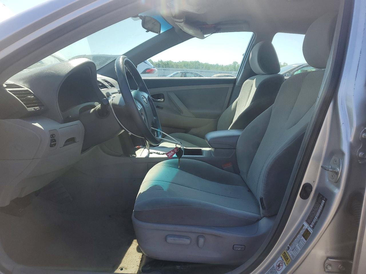 2009 Toyota Camry Le Серебряный vin: 4T1BE46K29U416417
