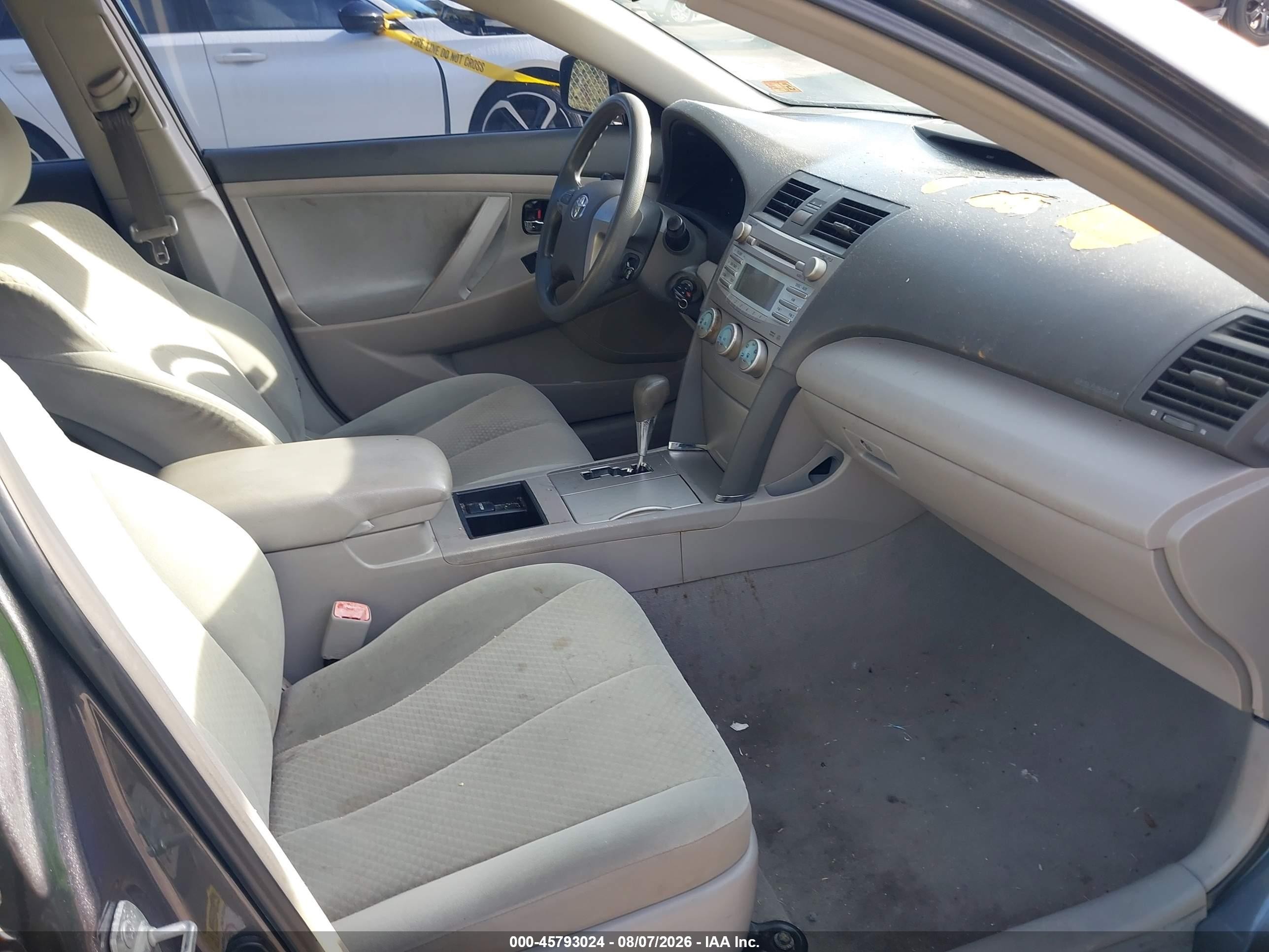 2009 Toyota Camry Le Gray vin: 4T1BE46K29U804361