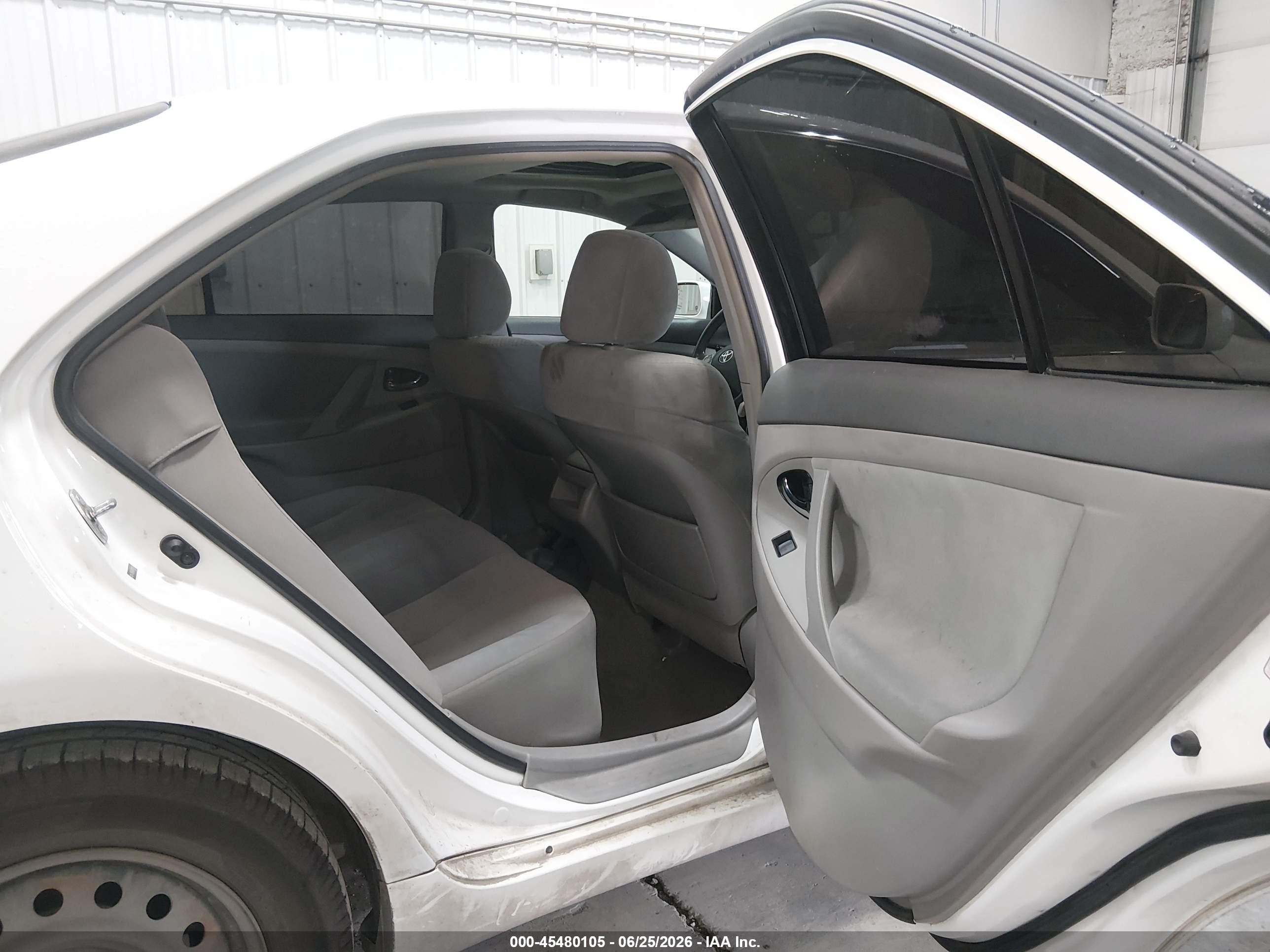 2009 Toyota Camry Le White vin: 4T1BE46K29U811486