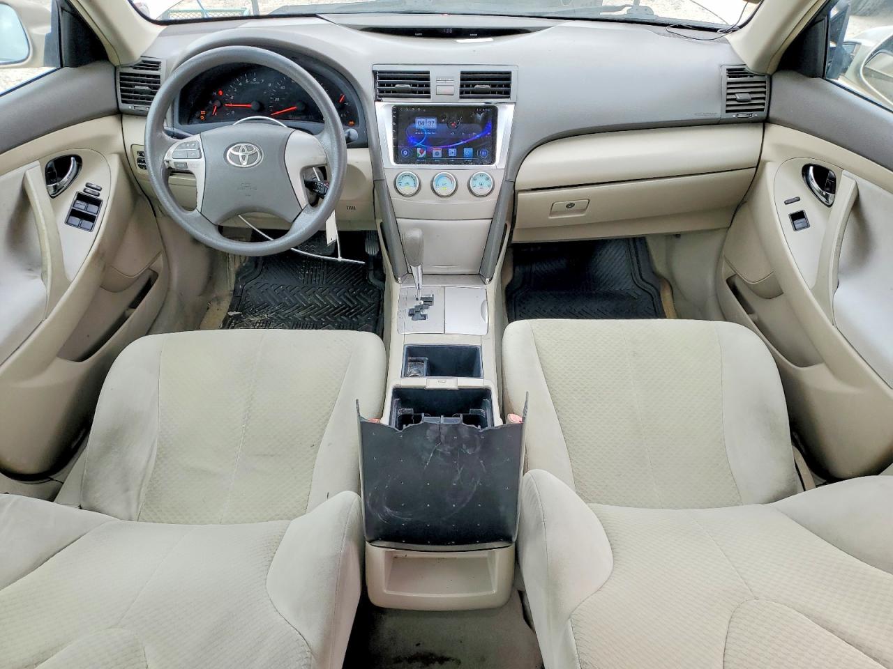 2009 Toyota Camry Le Gold vin: 4T1BE46K29U826392