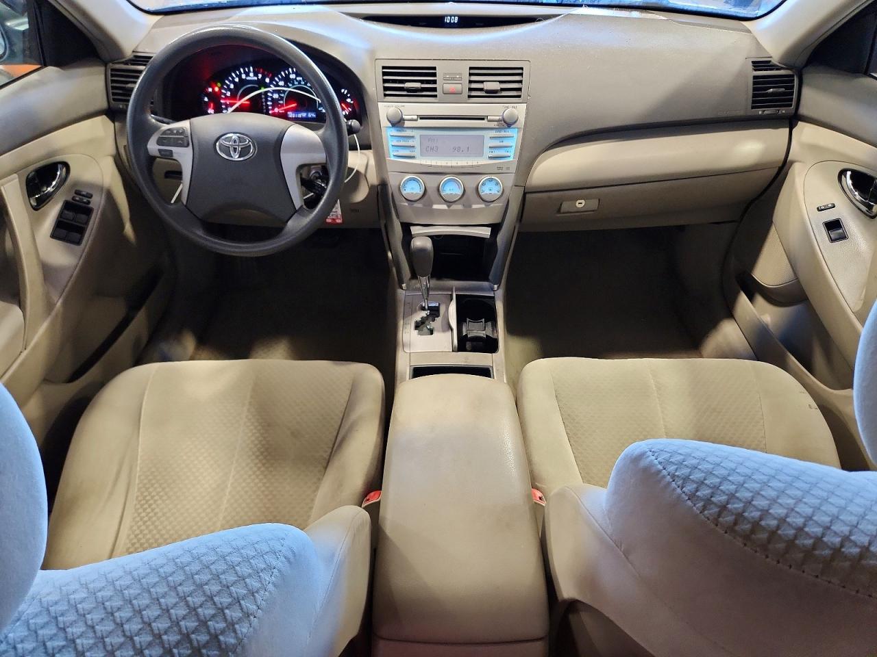 2009 Toyota Camry Le Gray vin: 4T1BE46K29U828952
