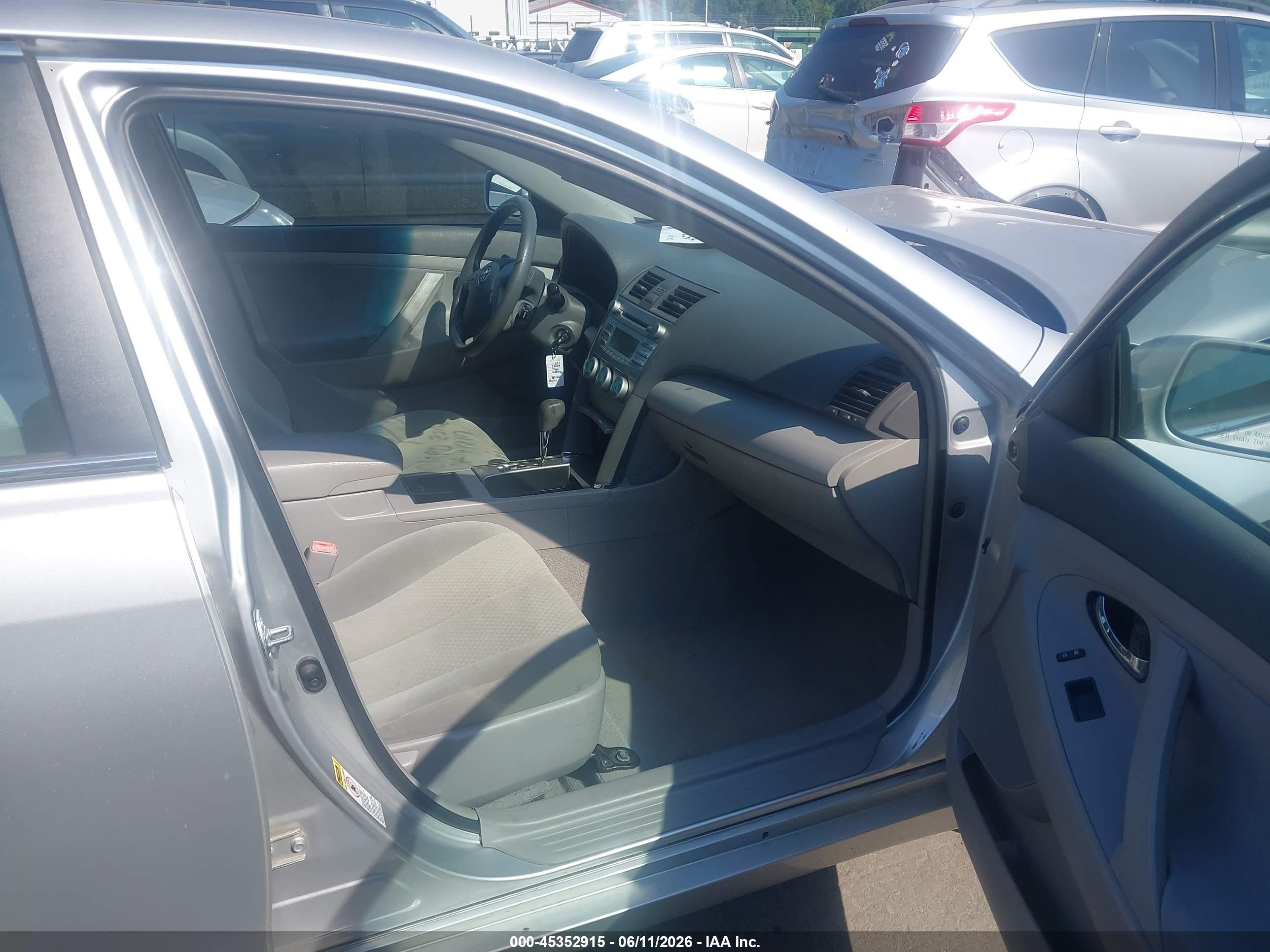 2009 Toyota Camry Le Silver vin: 4T1BE46K29U884261