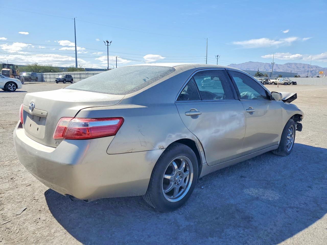 2007 Toyota Camry Le Gold vin: 4T1BE46K37U584581