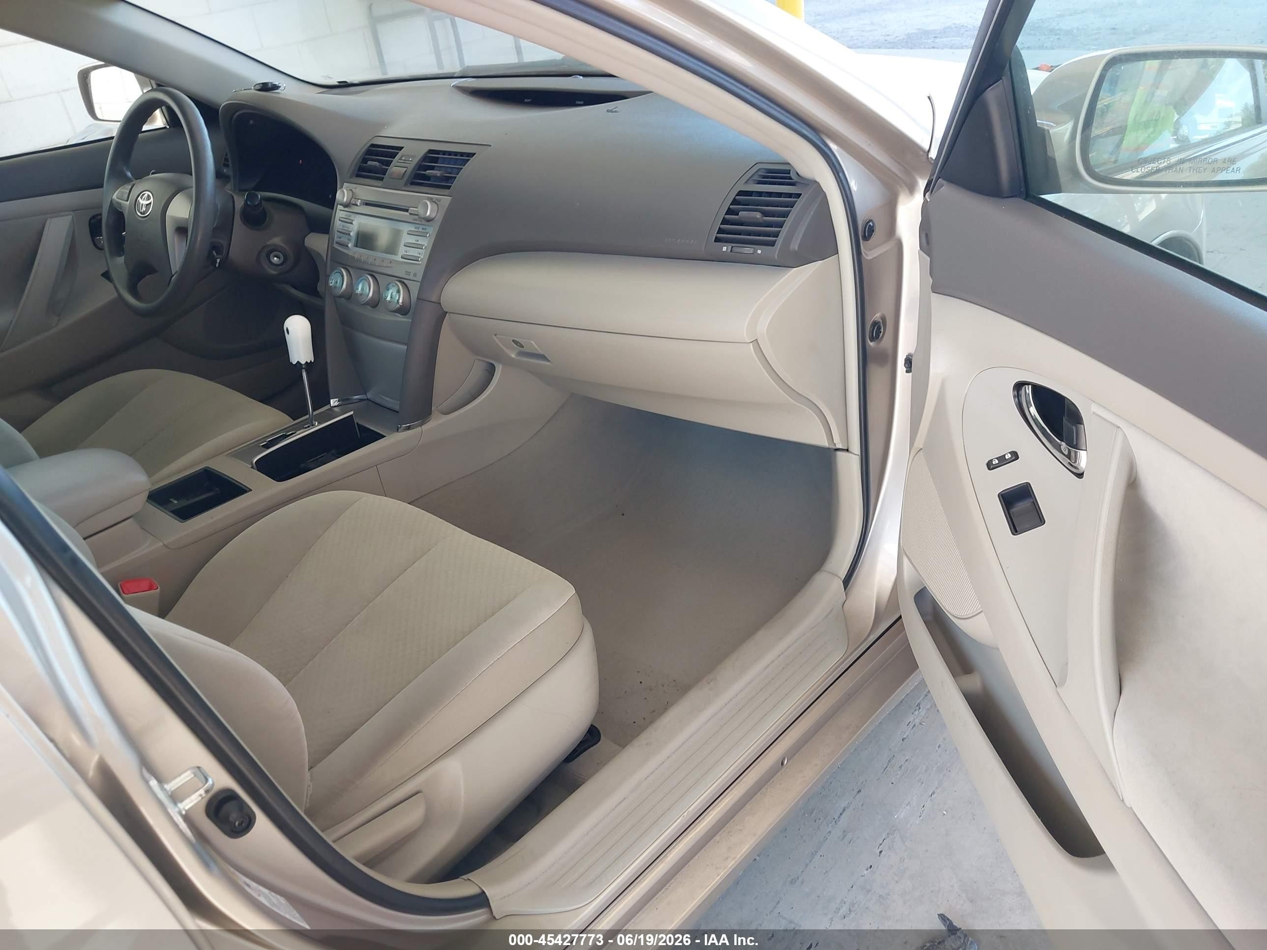 2007 Toyota Camry Le Gold vin: 4T1BE46K37U655052