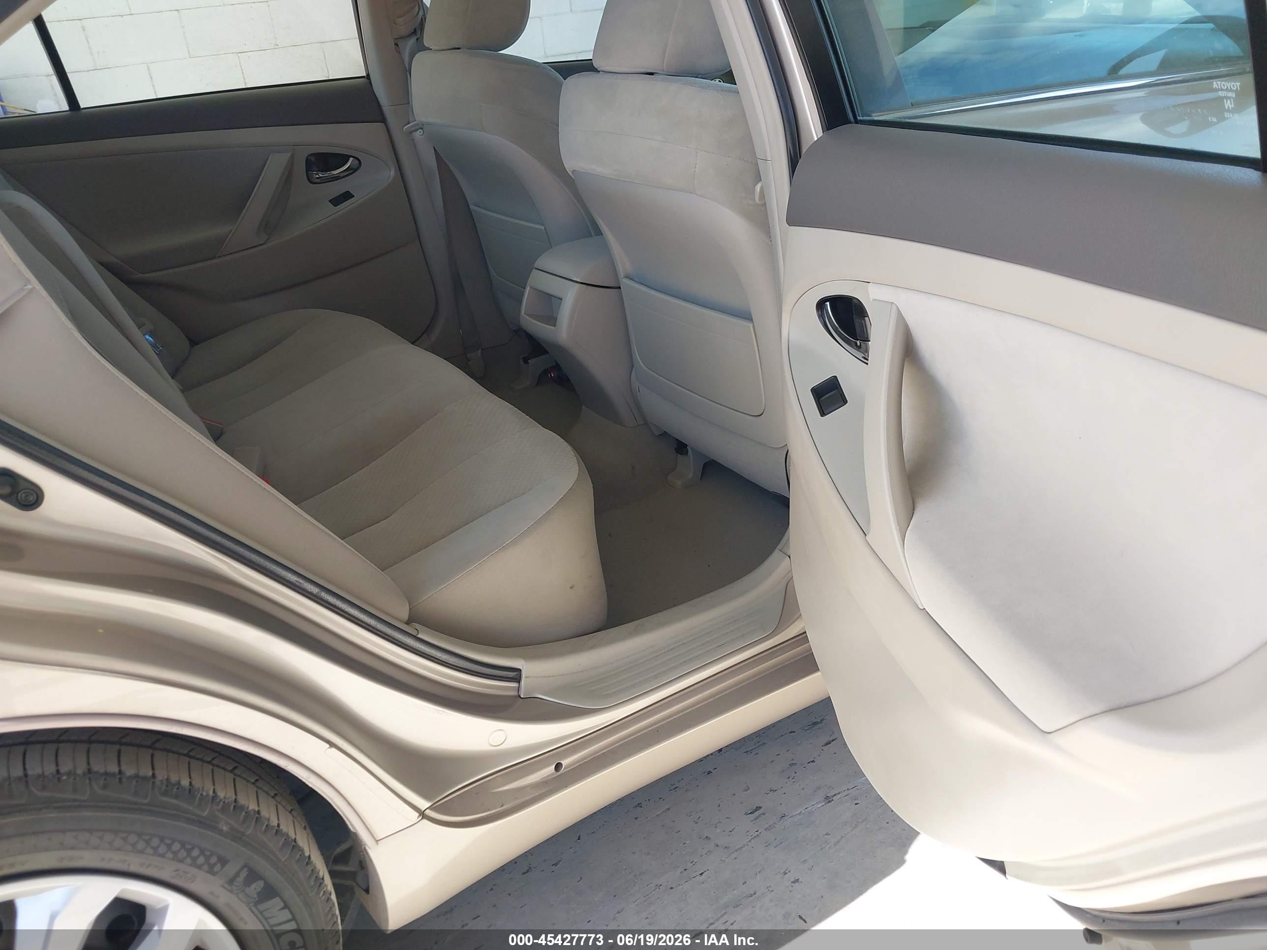 2007 Toyota Camry Le Gold vin: 4T1BE46K37U655052