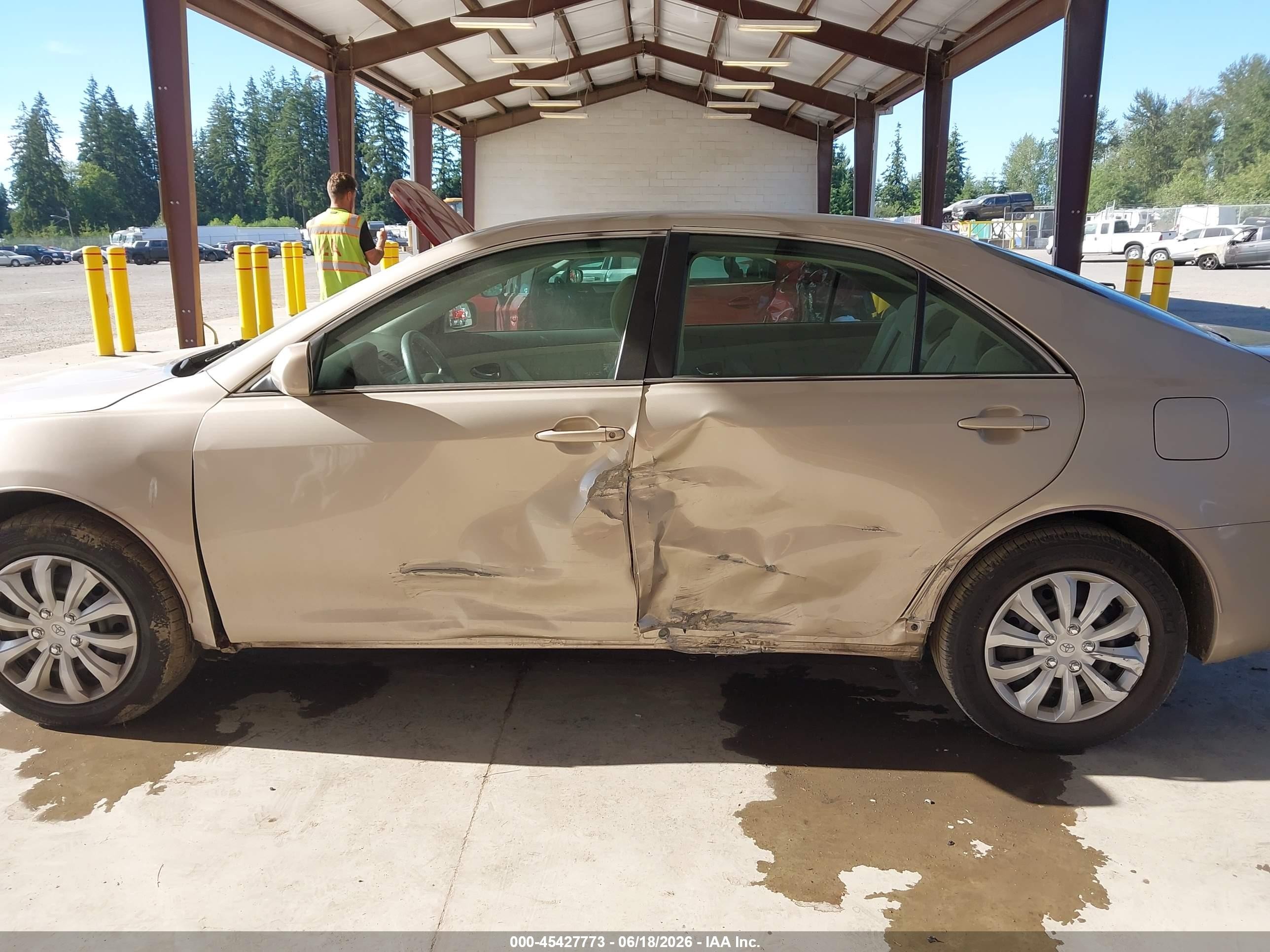 2007 Toyota Camry Le Gold vin: 4T1BE46K37U655052