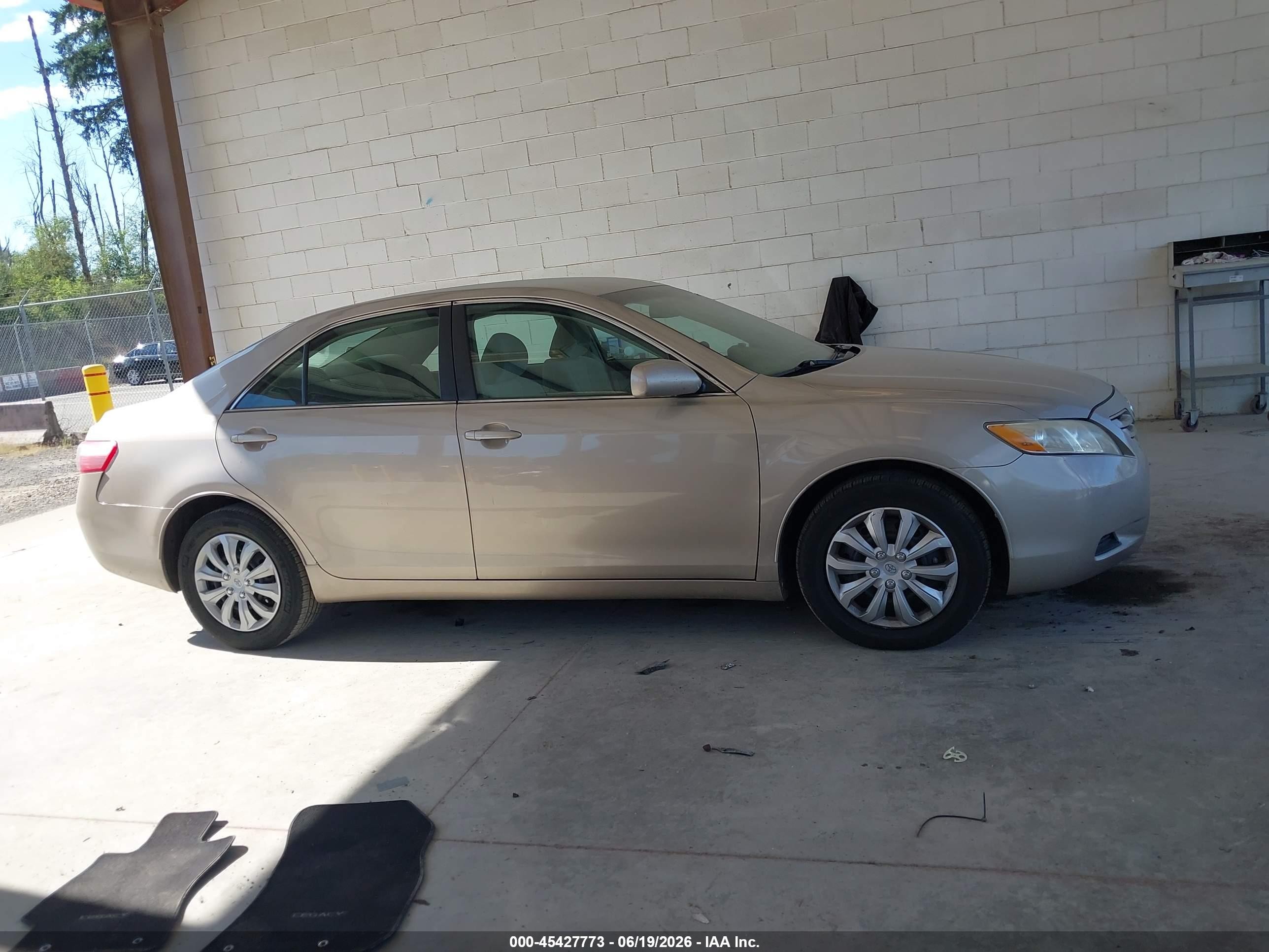 2007 Toyota Camry Le Gold vin: 4T1BE46K37U655052
