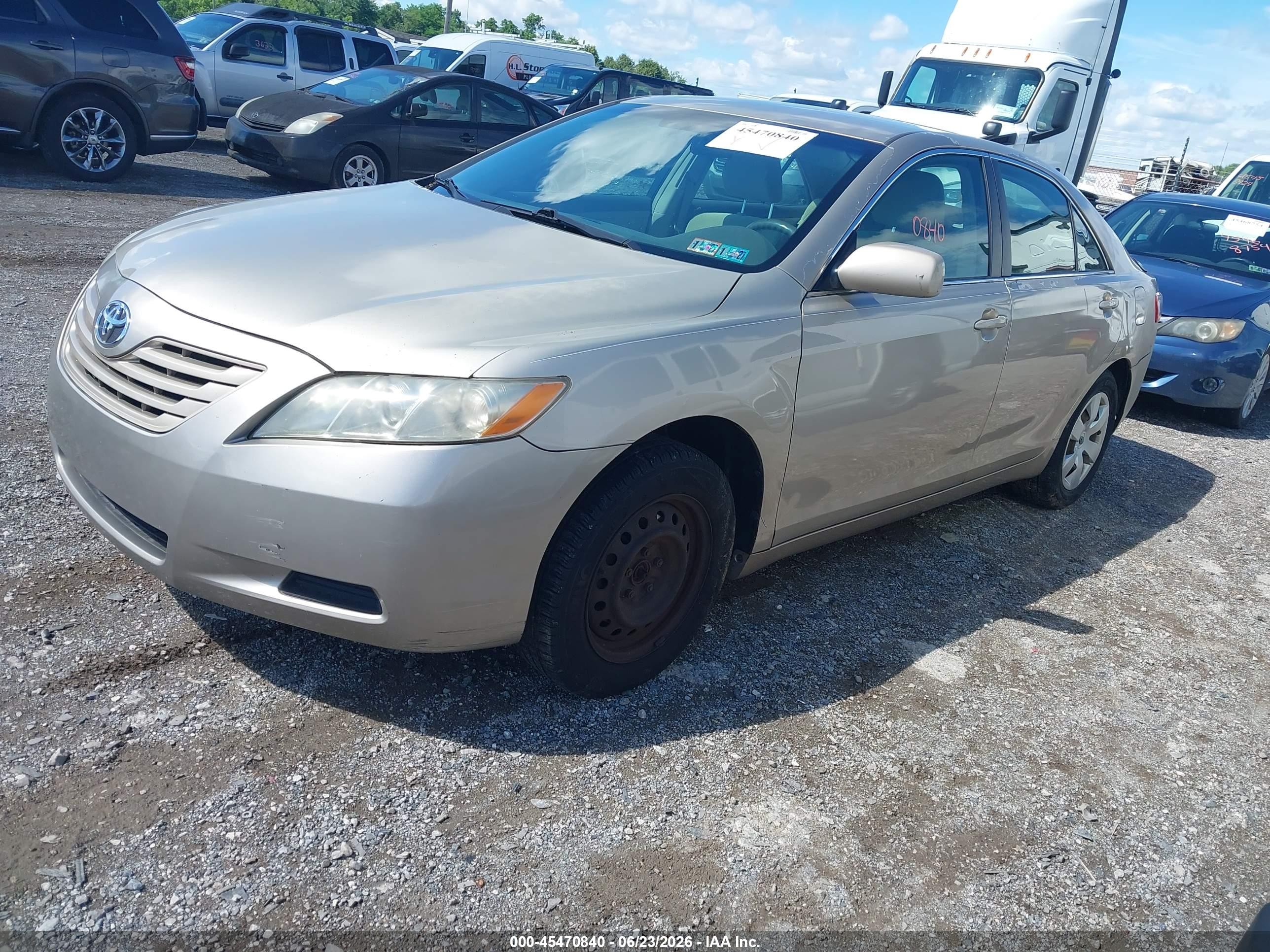 2008 Toyota Camry Le Gold vin: 4T1BE46K38U230142