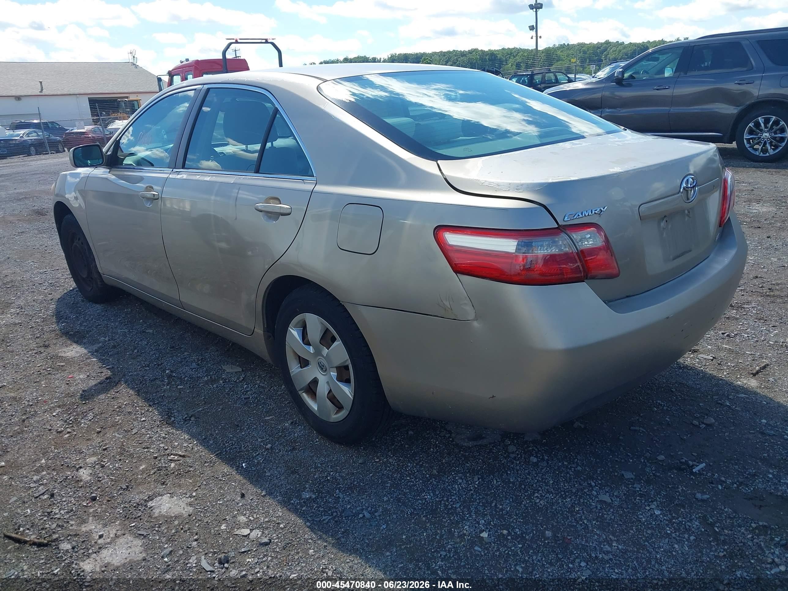 2008 Toyota Camry Le Gold vin: 4T1BE46K38U230142