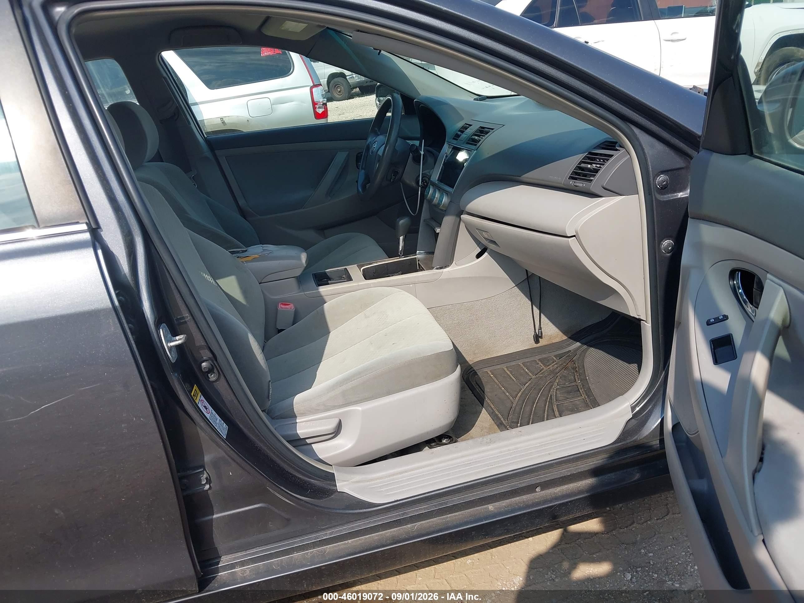 2008 Toyota Camry Le Gray vin: 4T1BE46K38U779291