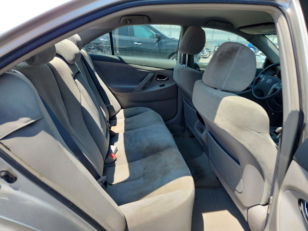 2009 Toyota Camry Le Silver vin: 4T1BE46K39U324829