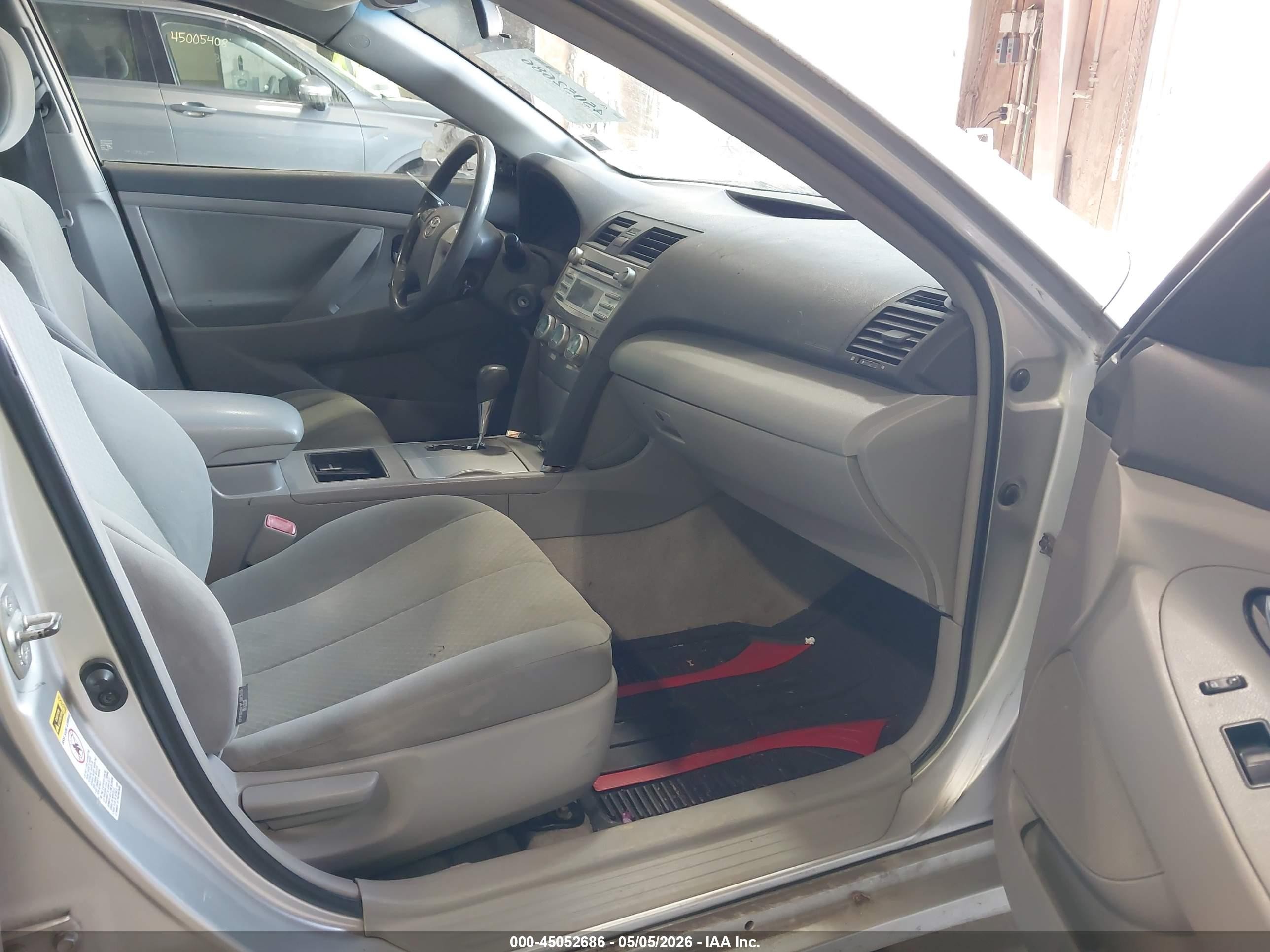 2009 Toyota Camry   Серый vin: 4T1BE46K39U325947