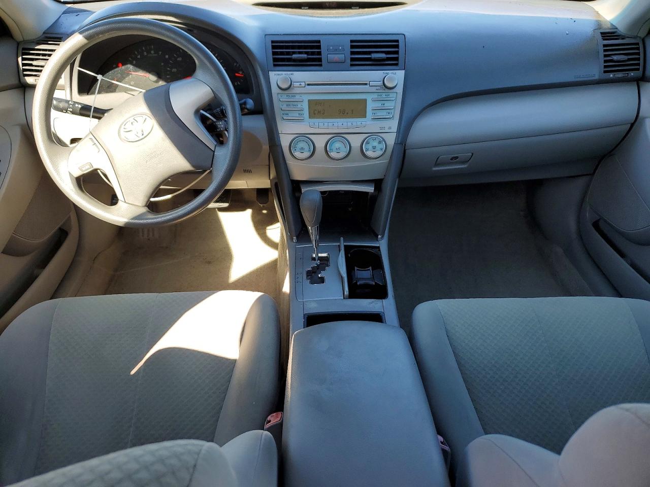 2009 Toyota Camry Le Silver vin: 4T1BE46K39U353294