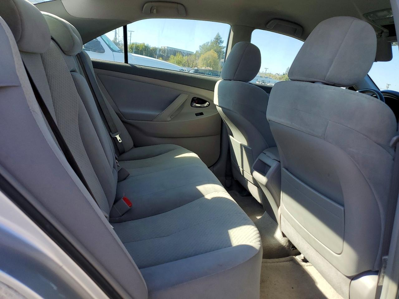 2009 Toyota Camry Le Silver vin: 4T1BE46K39U353294