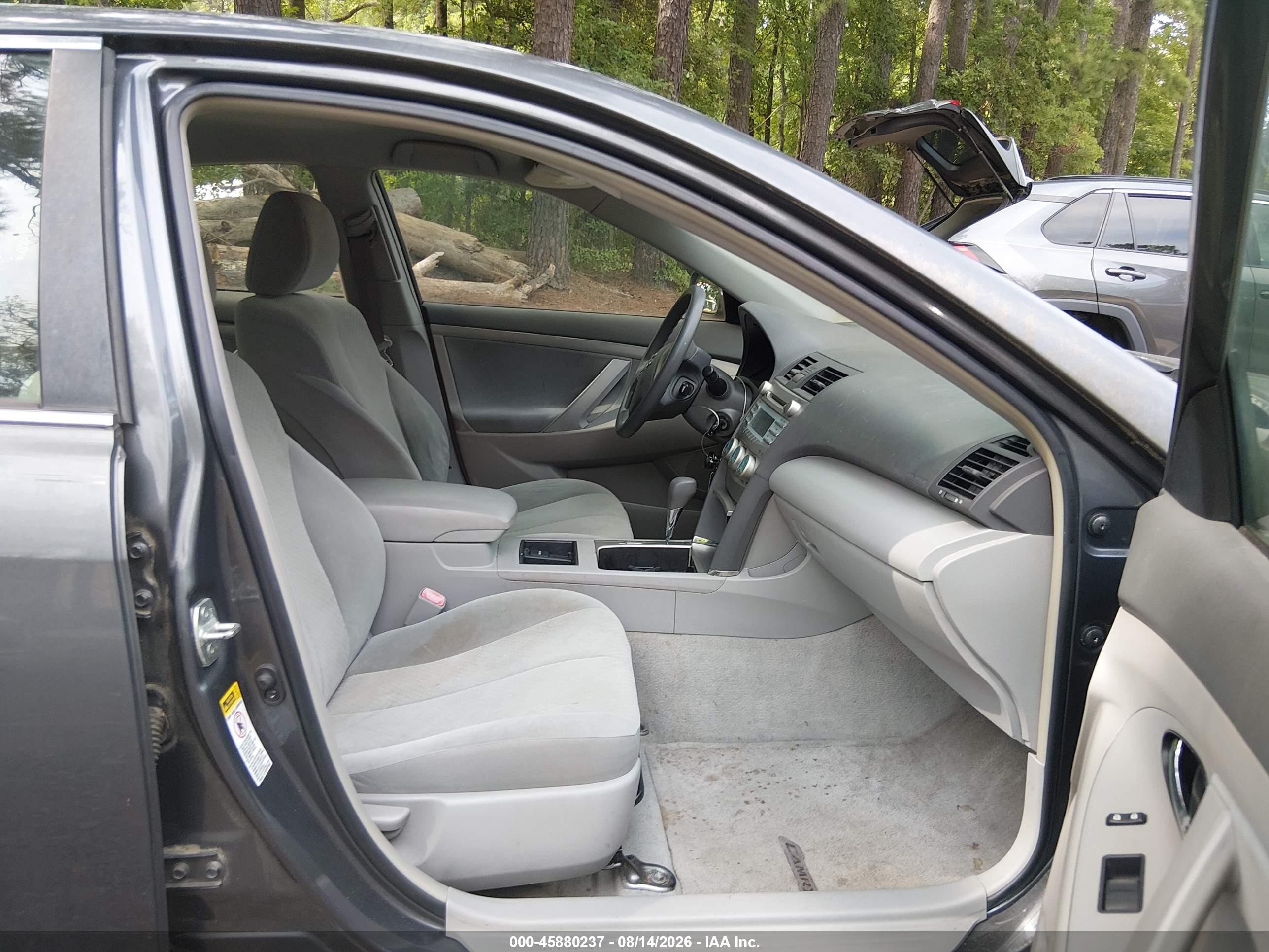 2009 Toyota Camry Le Gray vin: 4T1BE46K39U416250