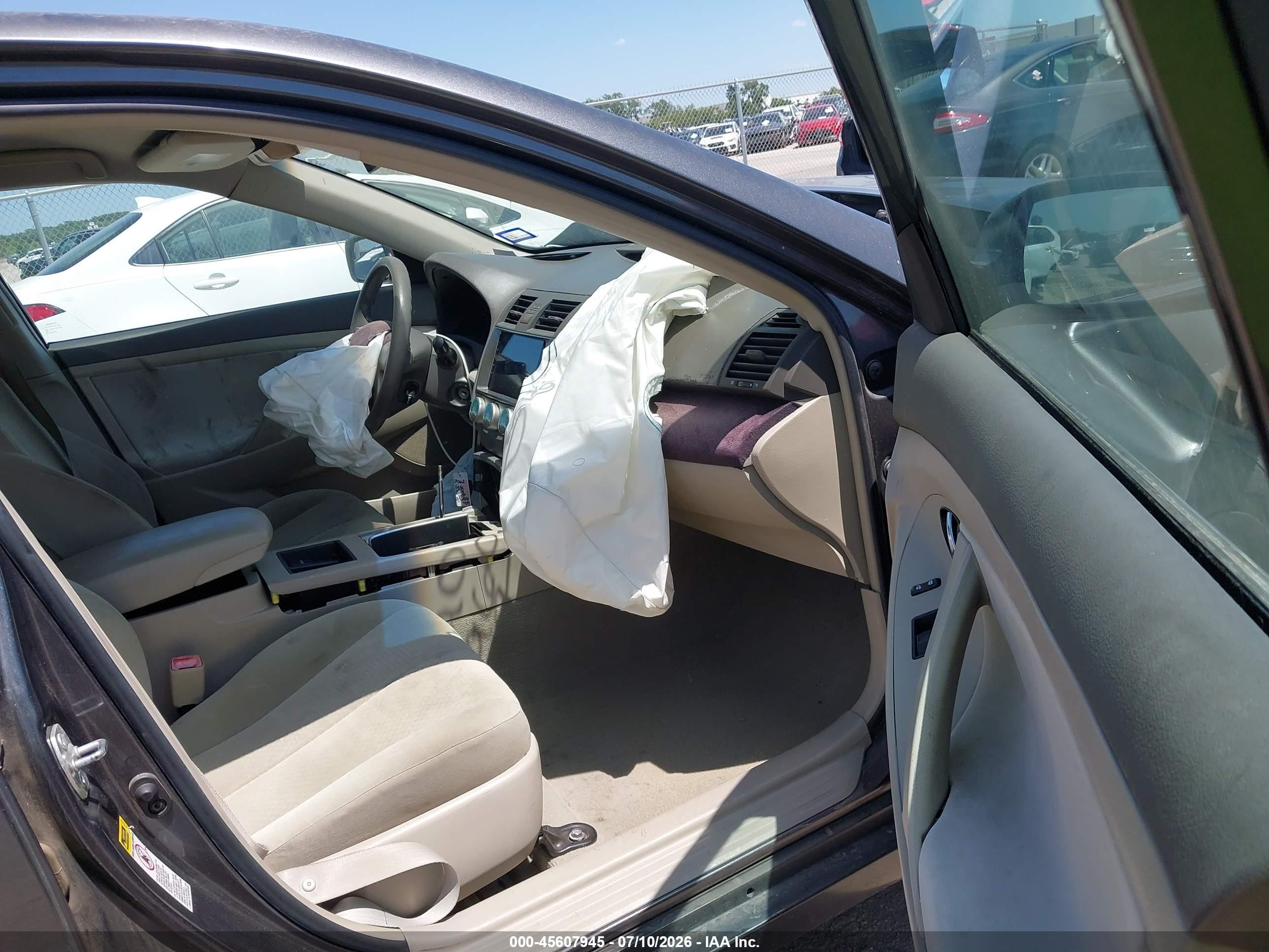 2009 Toyota Camry Le Gray vin: 4T1BE46K39U879960