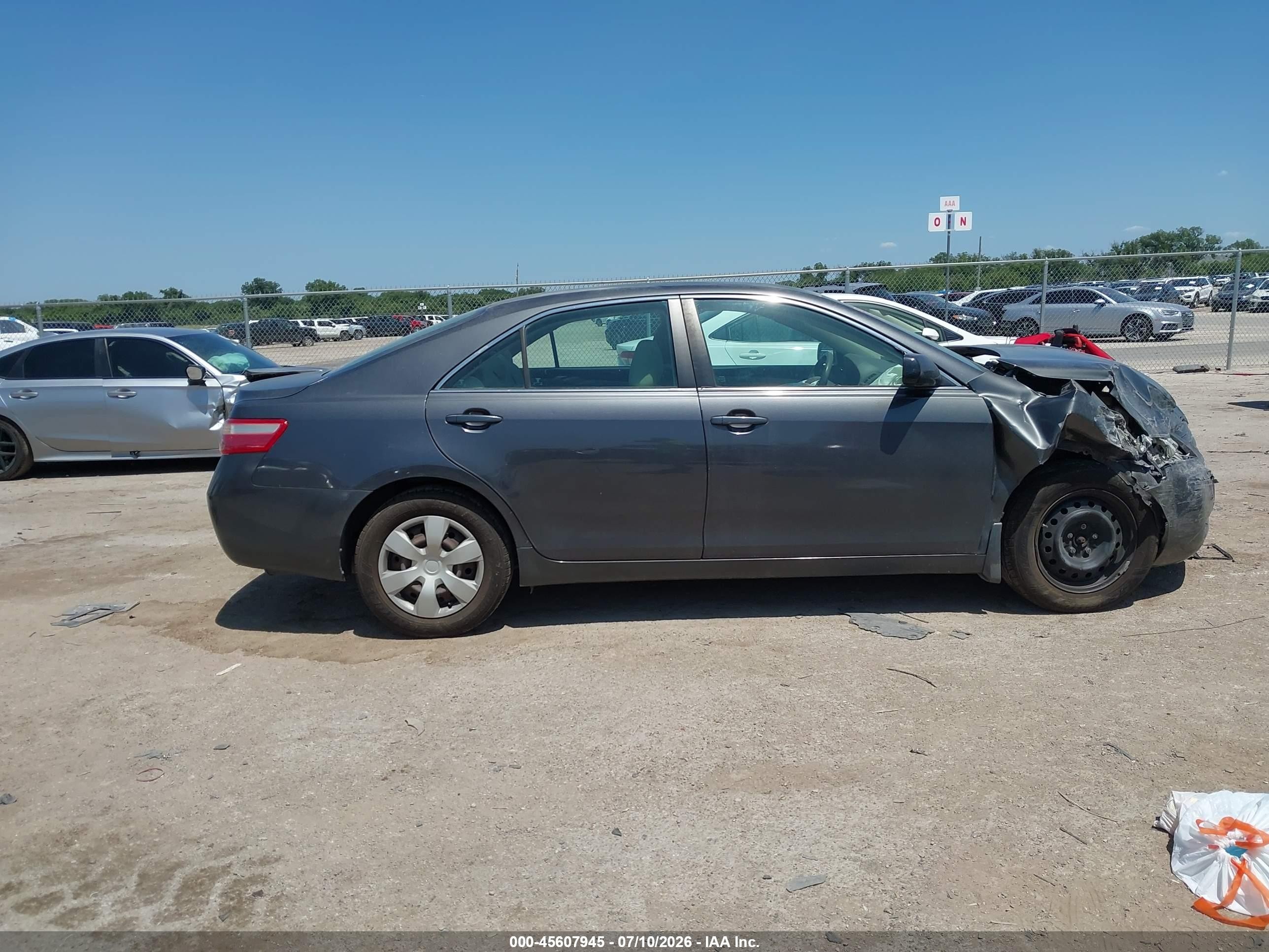 2009 Toyota Camry Le Gray vin: 4T1BE46K39U879960