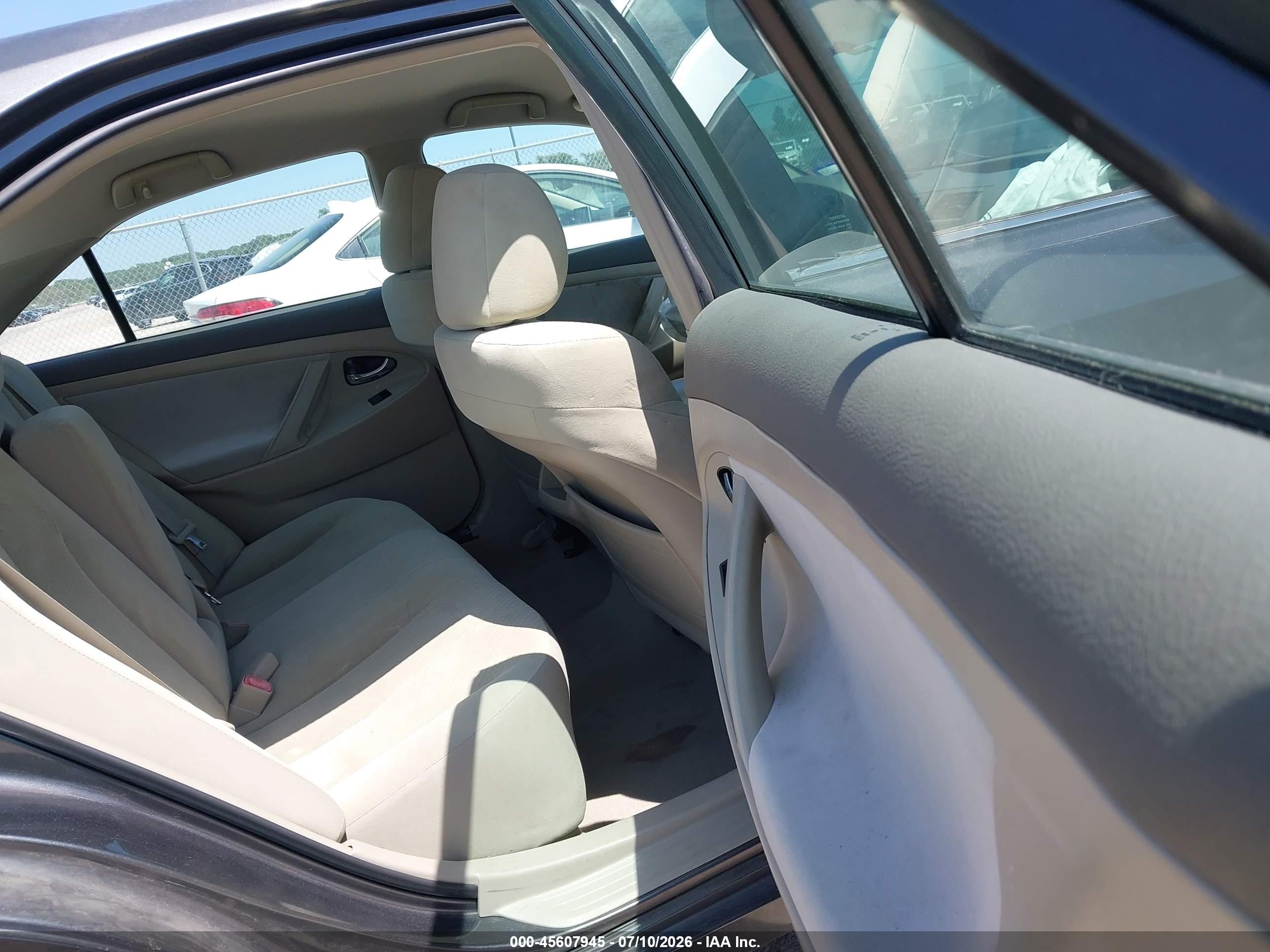 2009 Toyota Camry Le Gray vin: 4T1BE46K39U879960