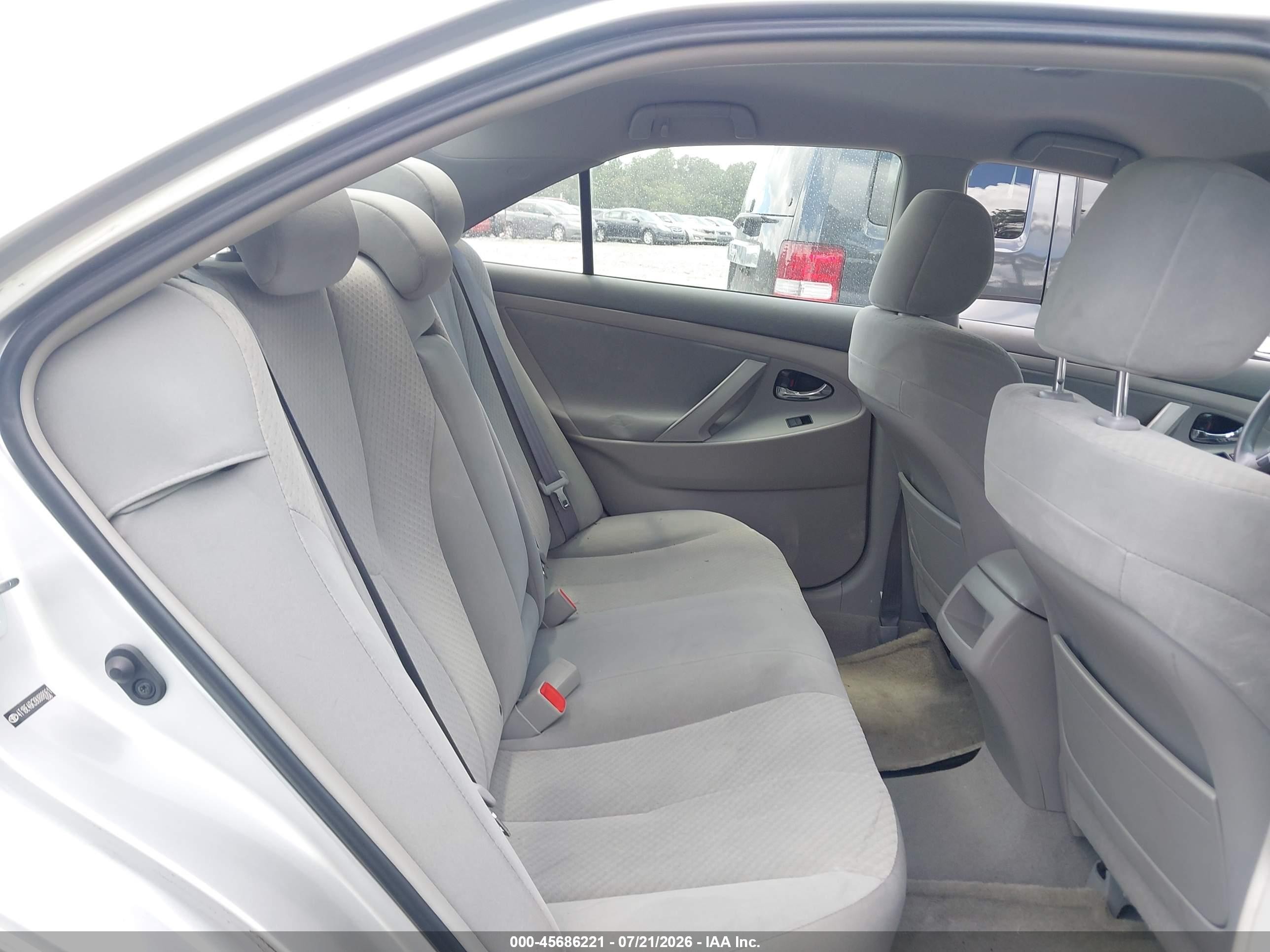 2009 Toyota Camry Le Silver vin: 4T1BE46K39U888061