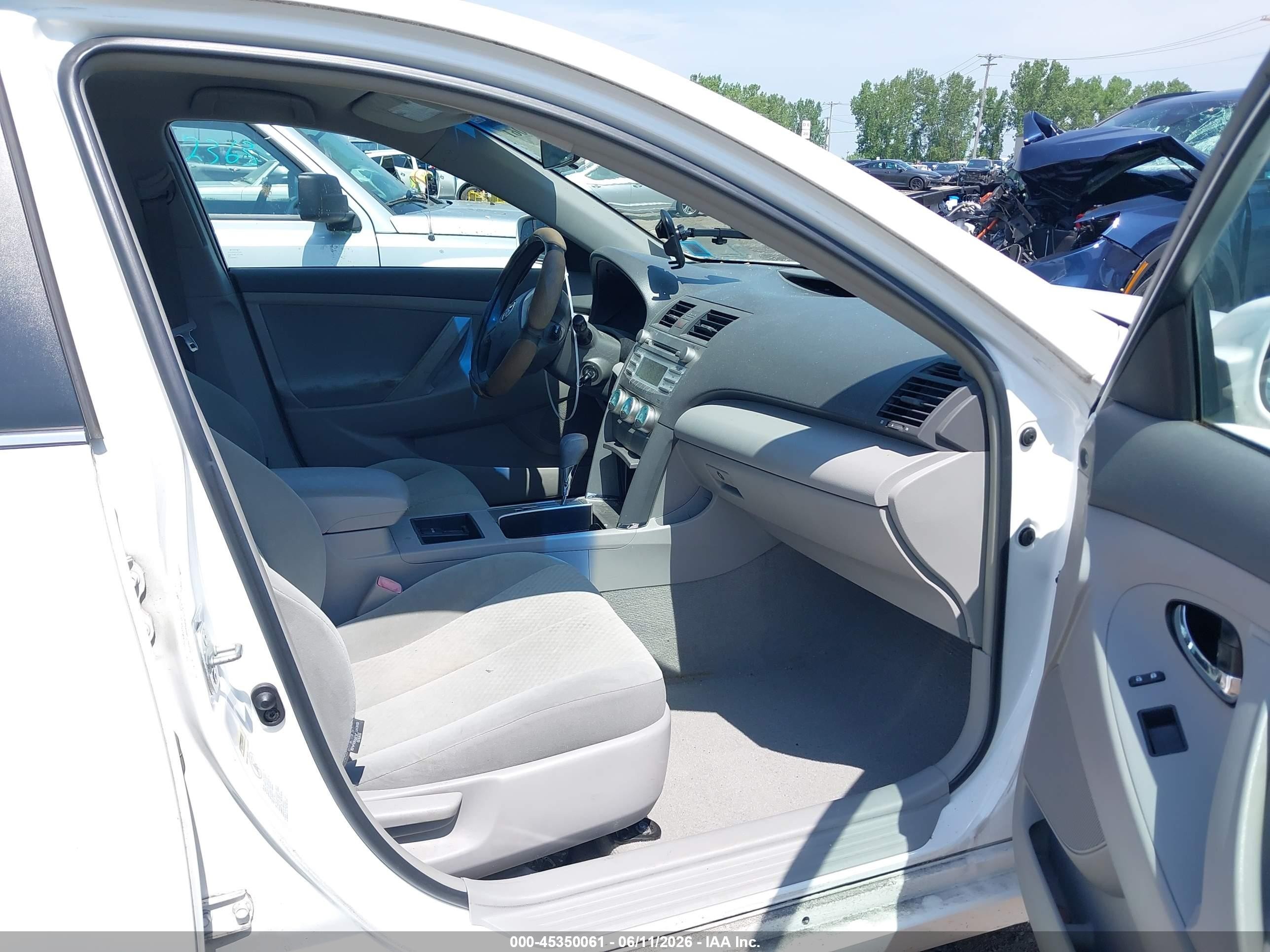 2009 Toyota Camry Le White vin: 4T1BE46K39U896869