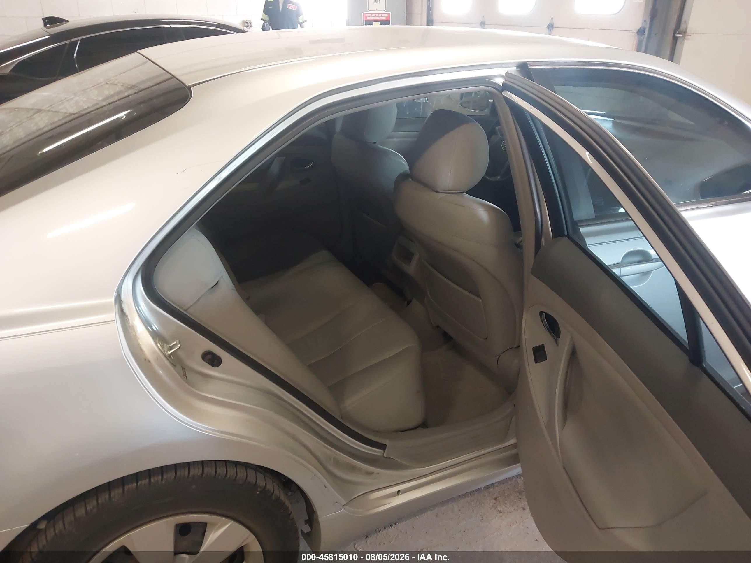 2009 Toyota Camry Le Silver vin: 4T1BE46K39U907479