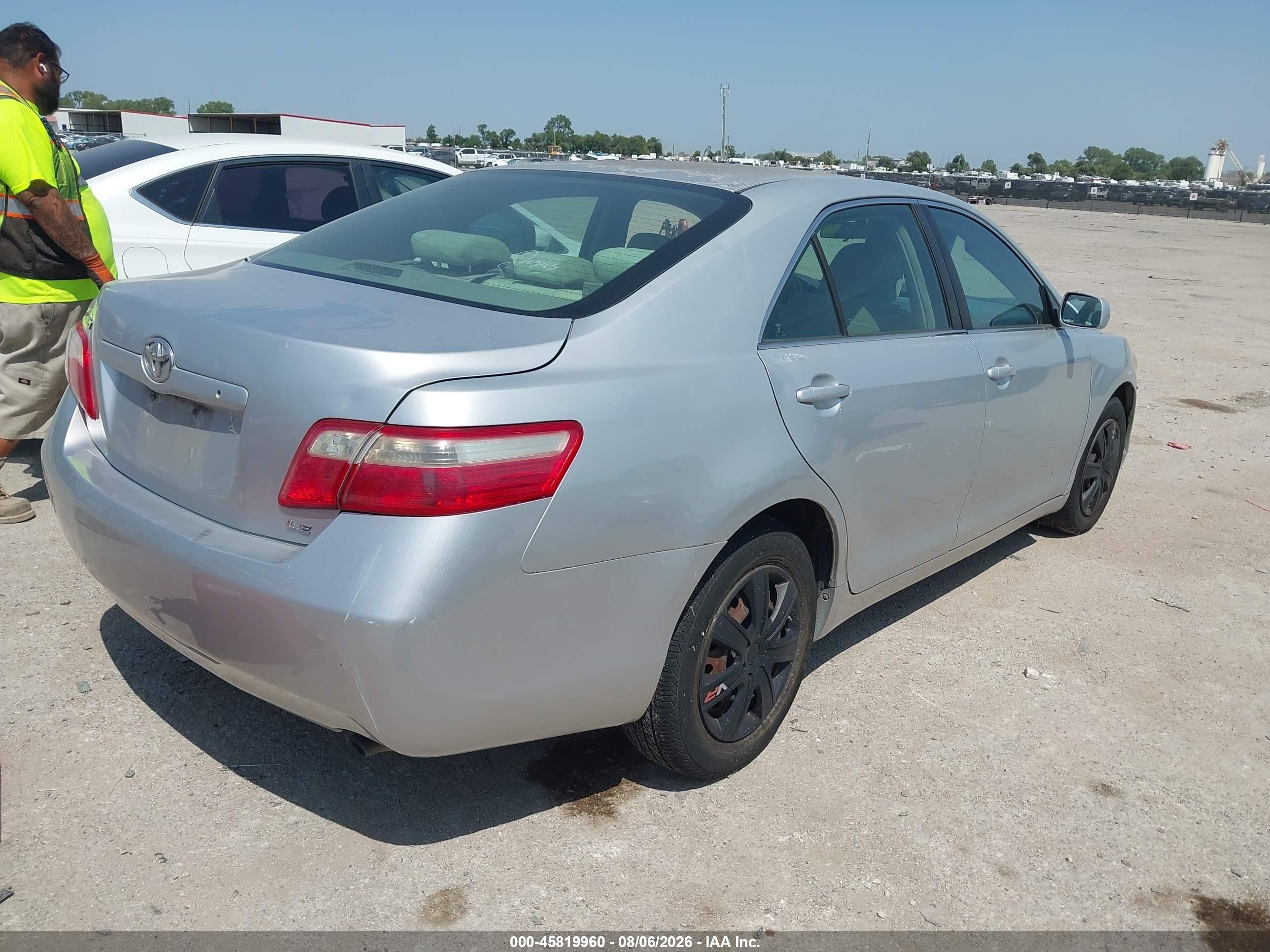 2007 Toyota Camry Le Silver vin: 4T1BE46K47U006957