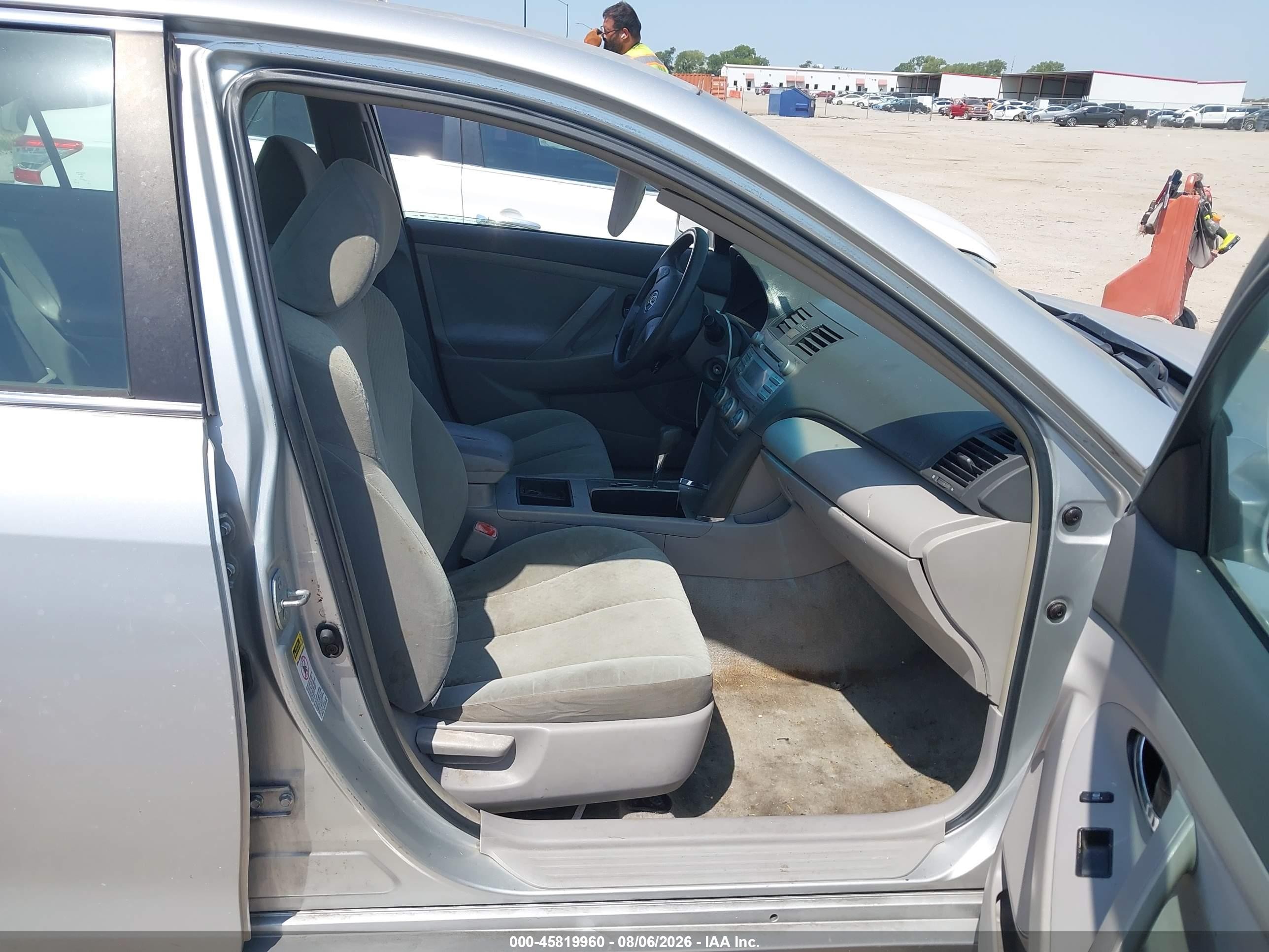 2007 Toyota Camry Le Silver vin: 4T1BE46K47U006957