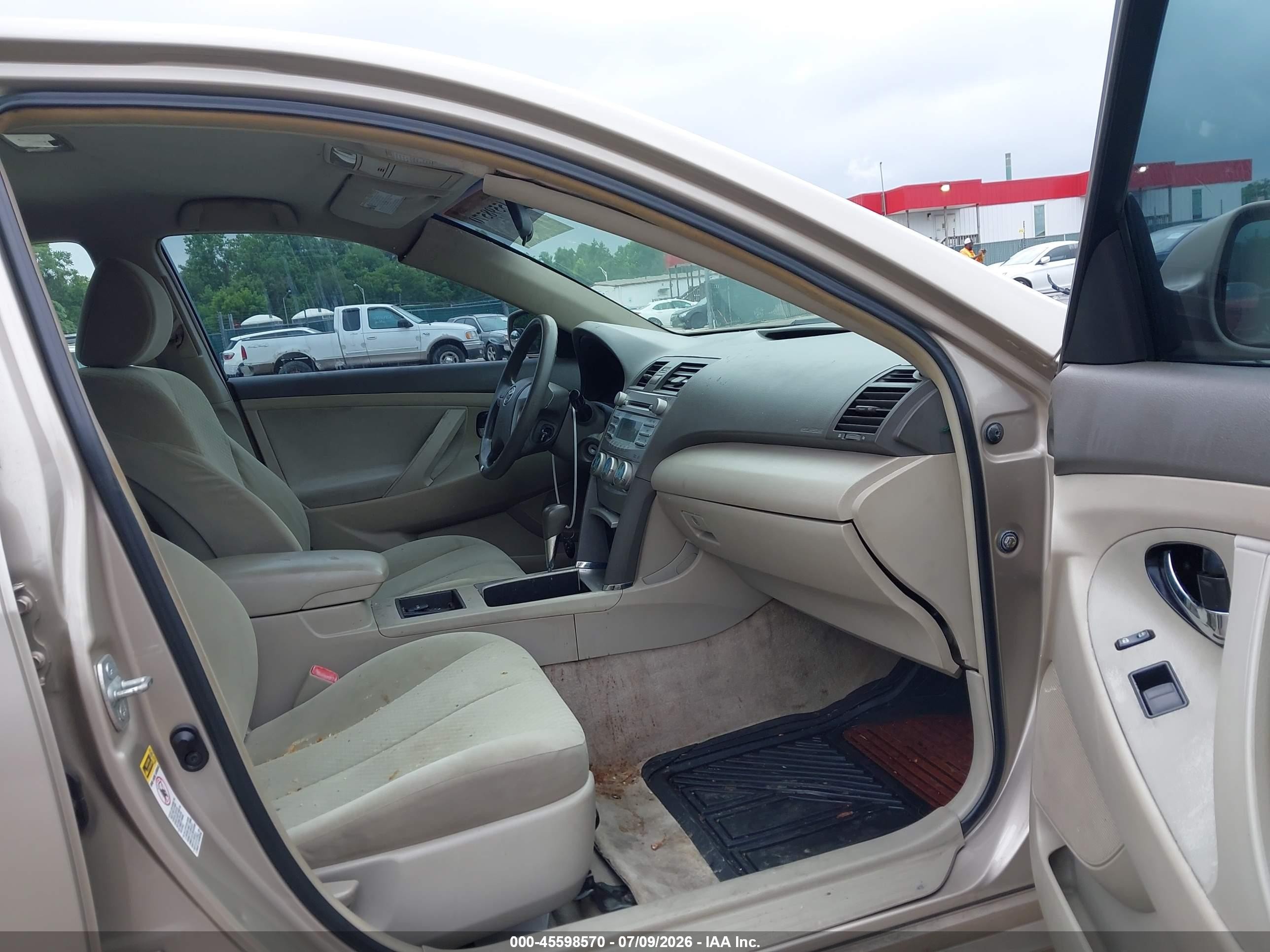 2007 Toyota Camry Le Gold vin: 4T1BE46K47U098085