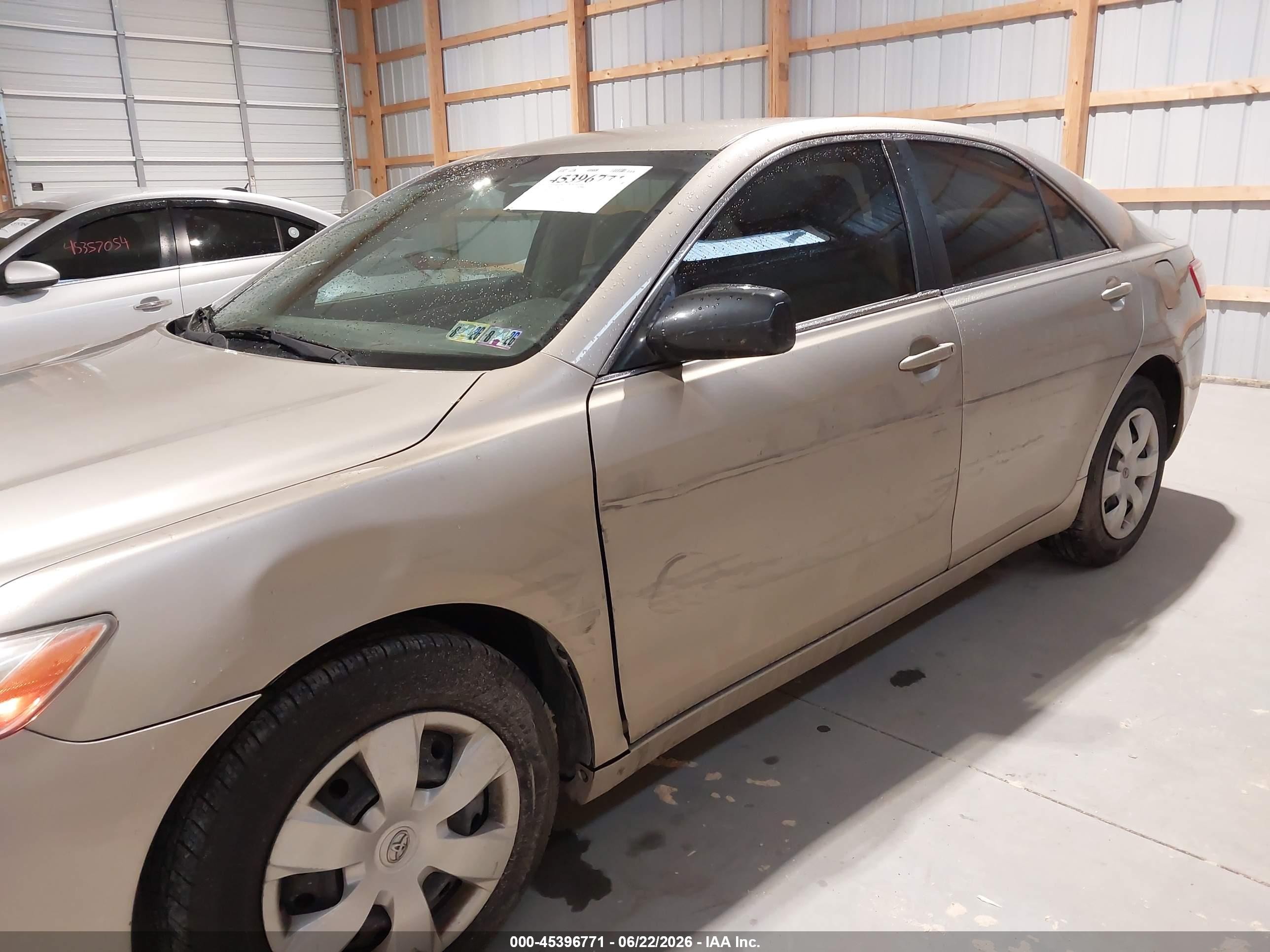 2007 Toyota Camry Le Gold vin: 4T1BE46K47U100109