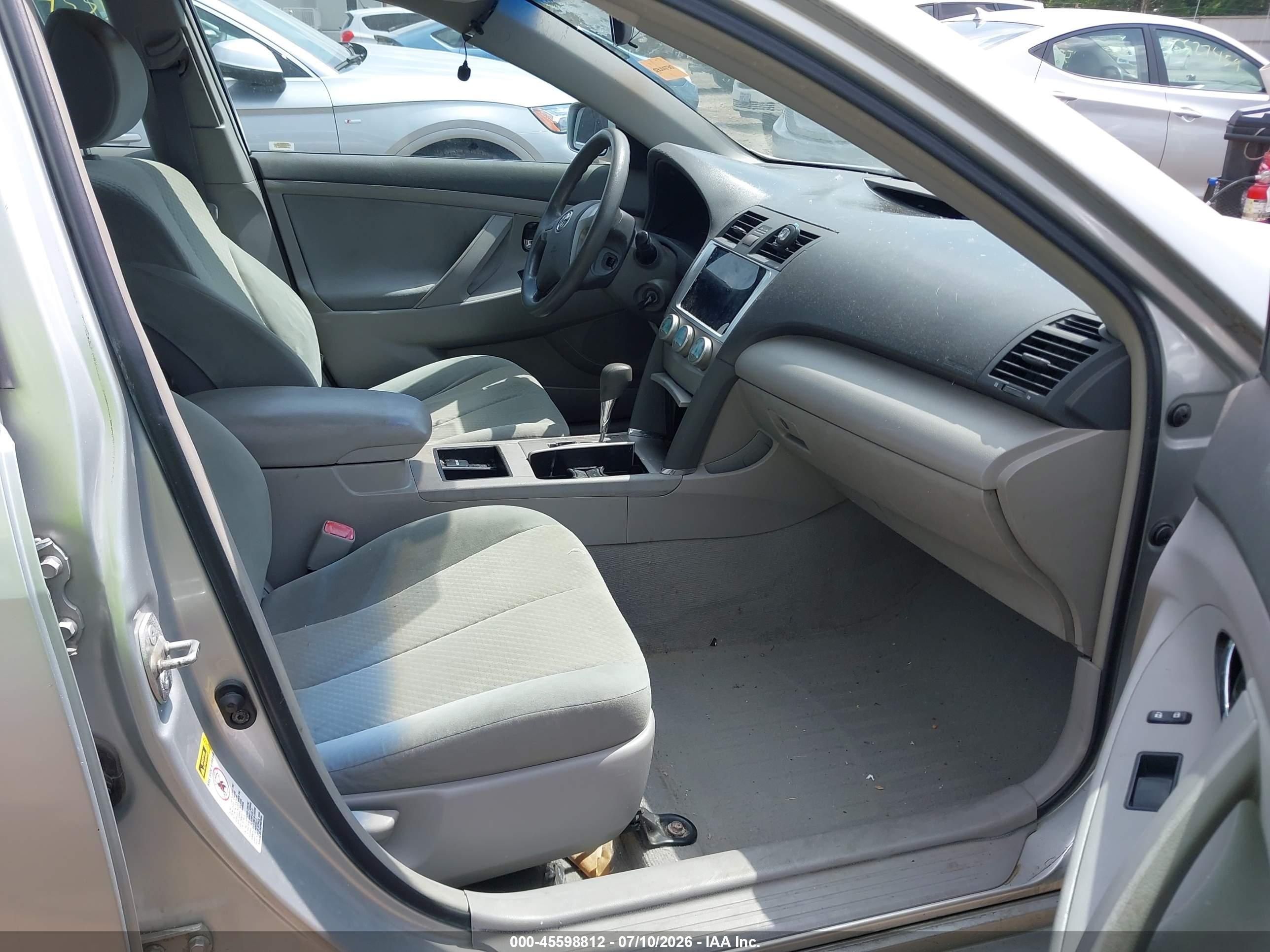 2007 Toyota Camry Le Серебряный vin: 4T1BE46K47U653651