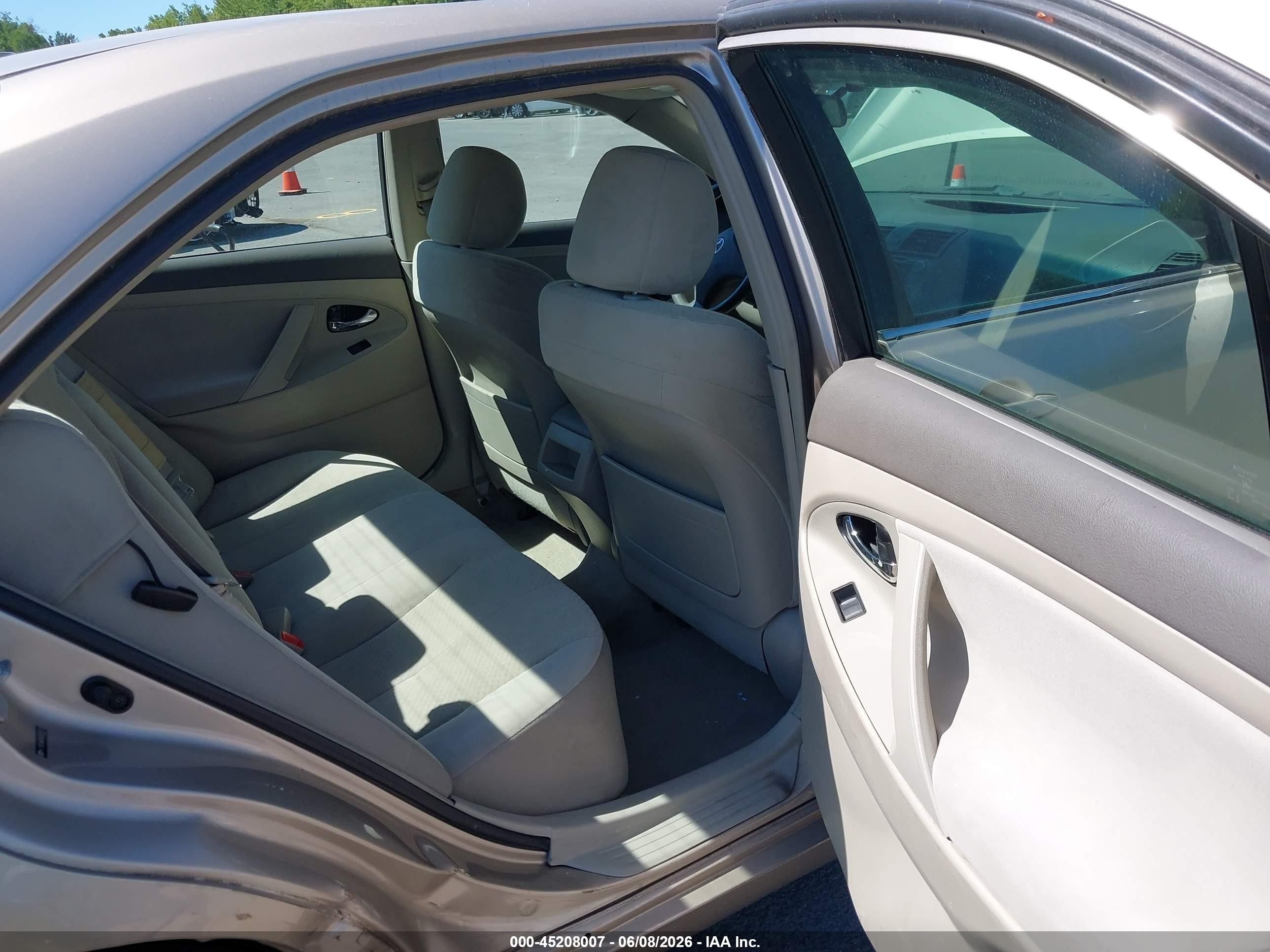 2008 Toyota Camry Le Champagne vin: 4T1BE46K48U208750