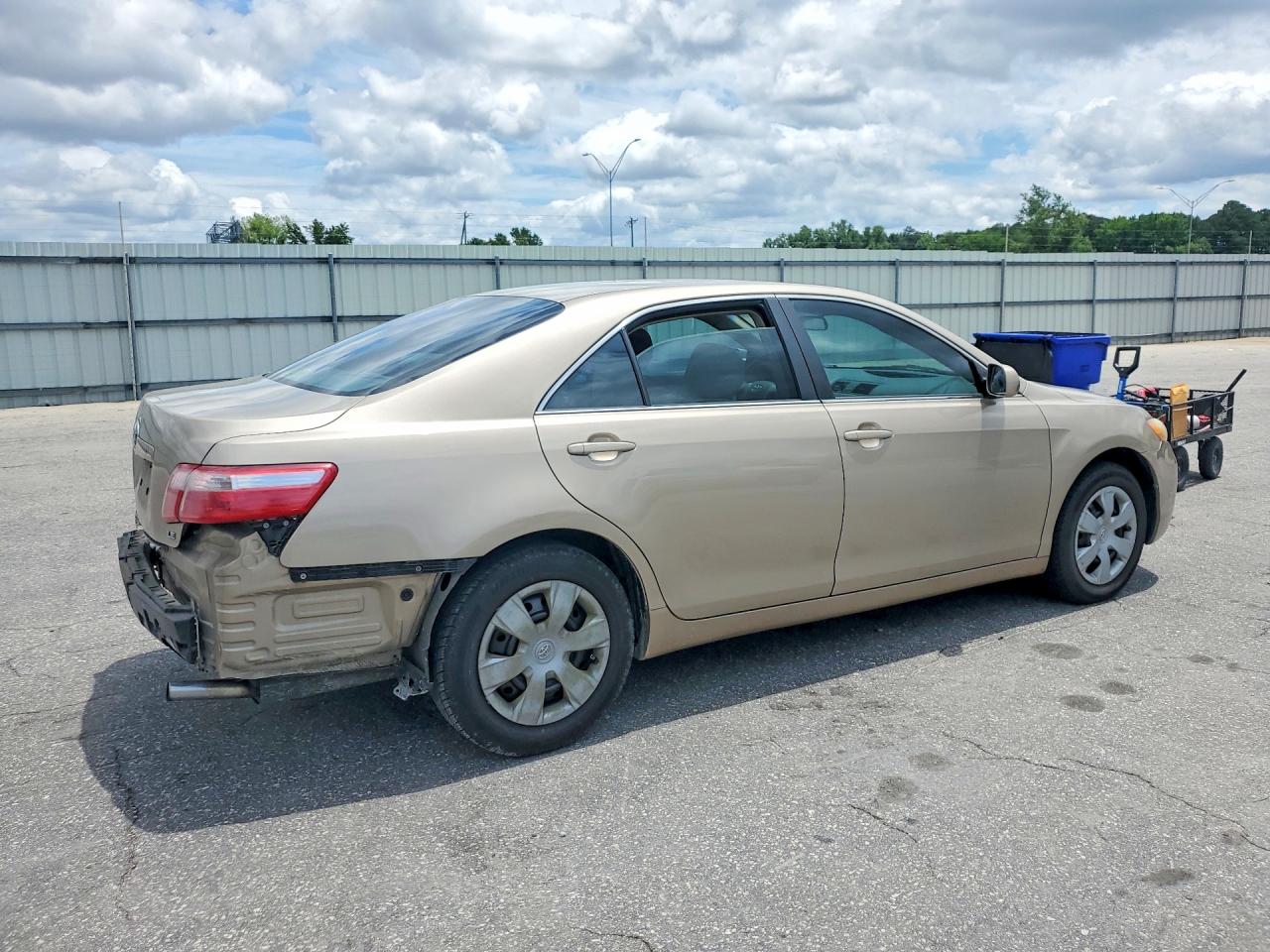 2008 Toyota Camry Le Gold vin: 4T1BE46K48U252361