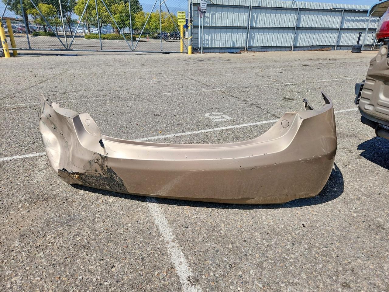 2009 Toyota Camry Base Gold vin: 4T1BE46K49U268481