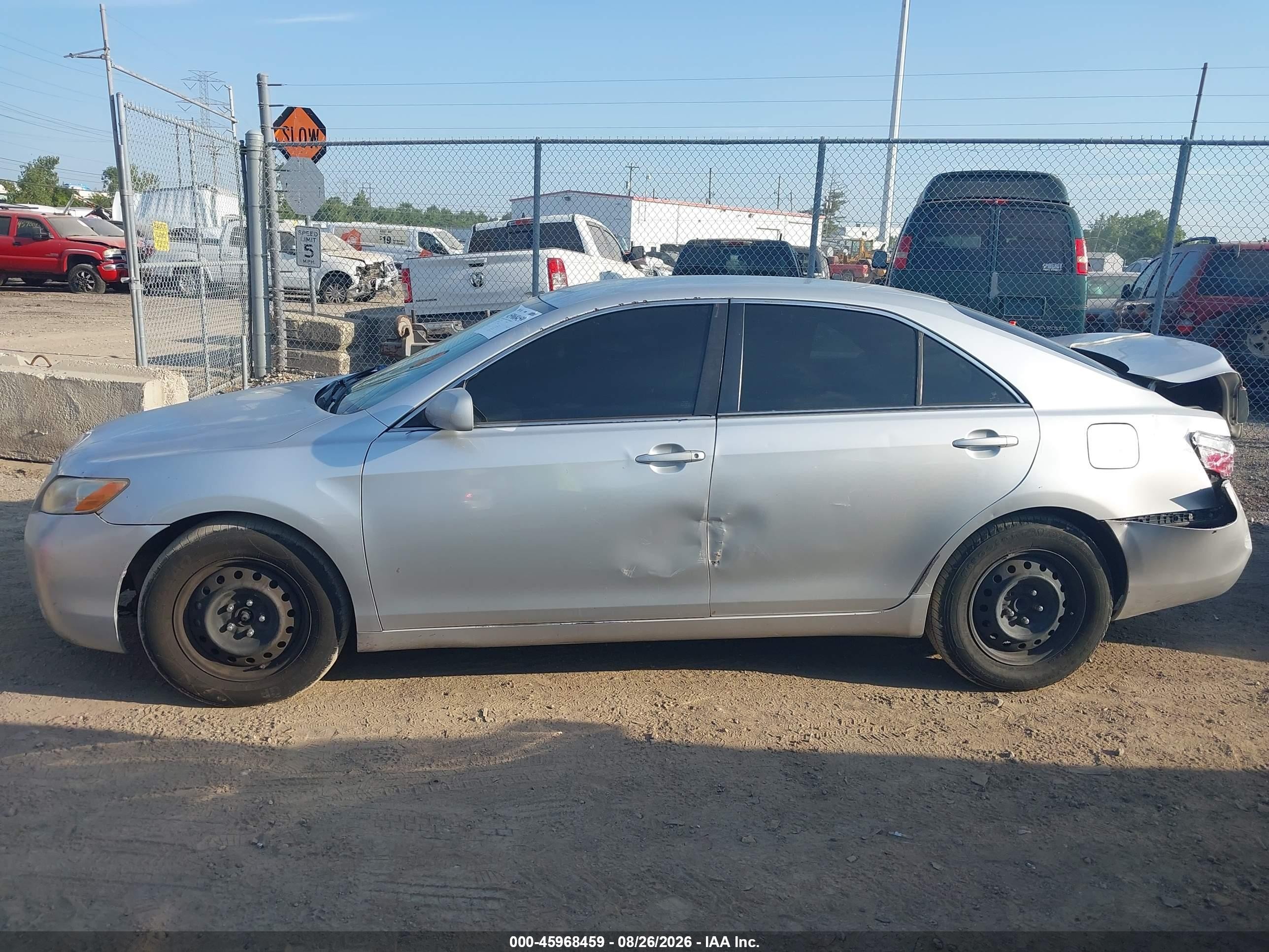 2009 Toyota Camry Le Silver vin: 4T1BE46K49U268724