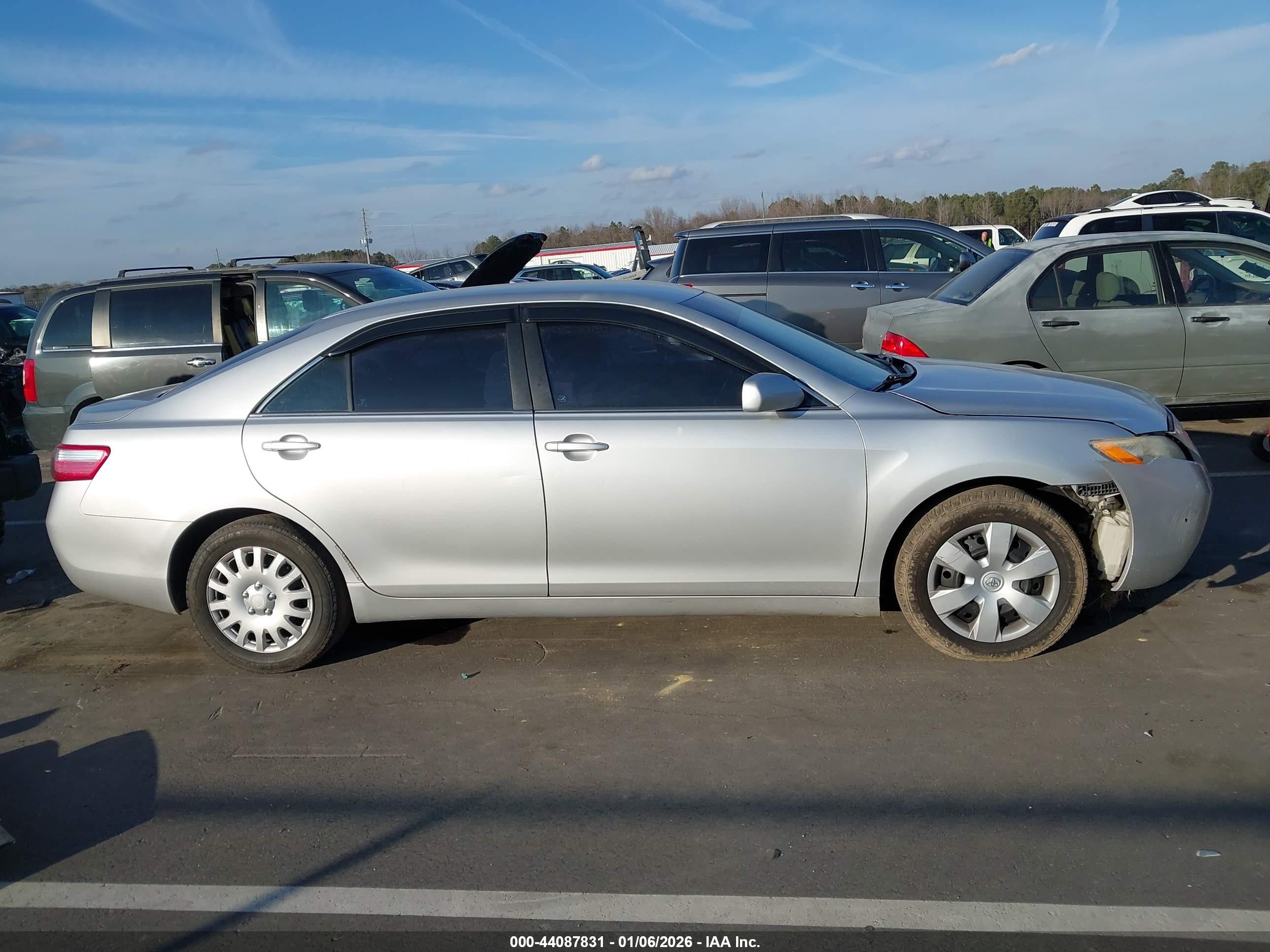 2009 Toyota Camry Le Silver vin: 4T1BE46K49U351943