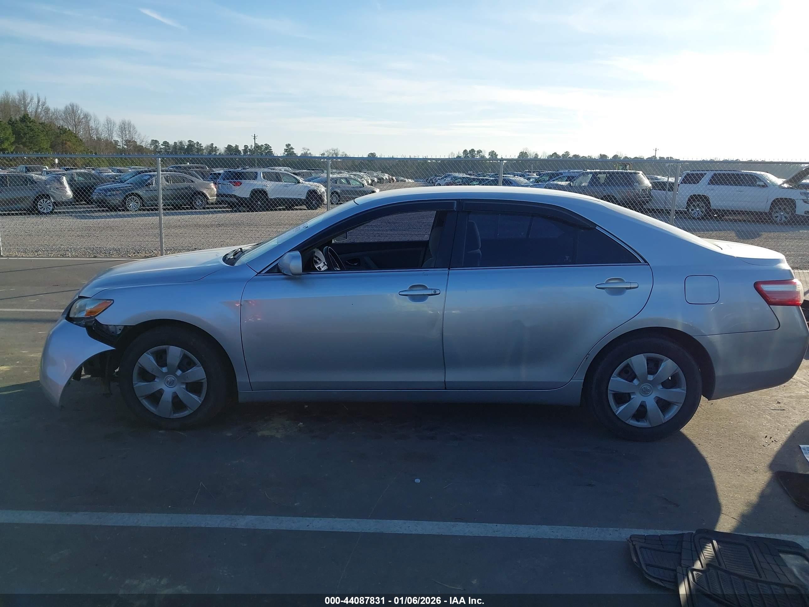 2009 Toyota Camry Le Silver vin: 4T1BE46K49U351943