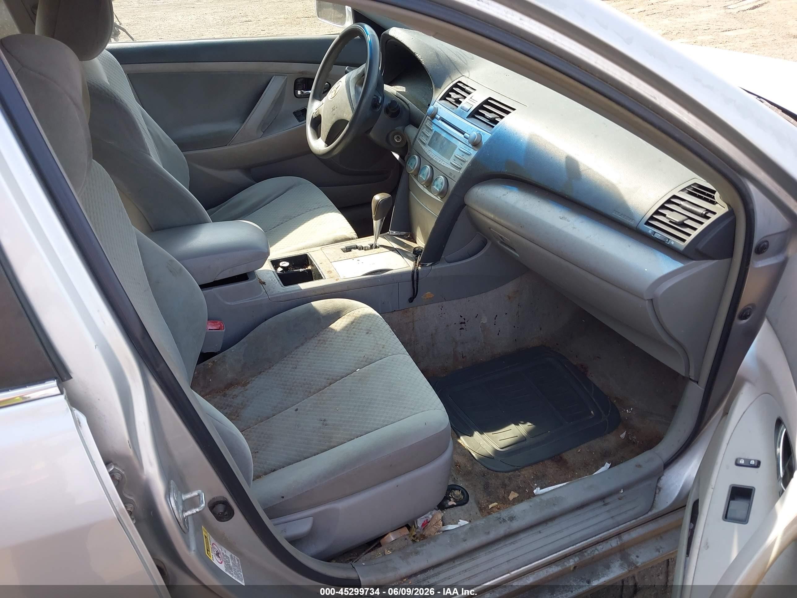 2009 Toyota Camry Le Gray vin: 4T1BE46K49U395120