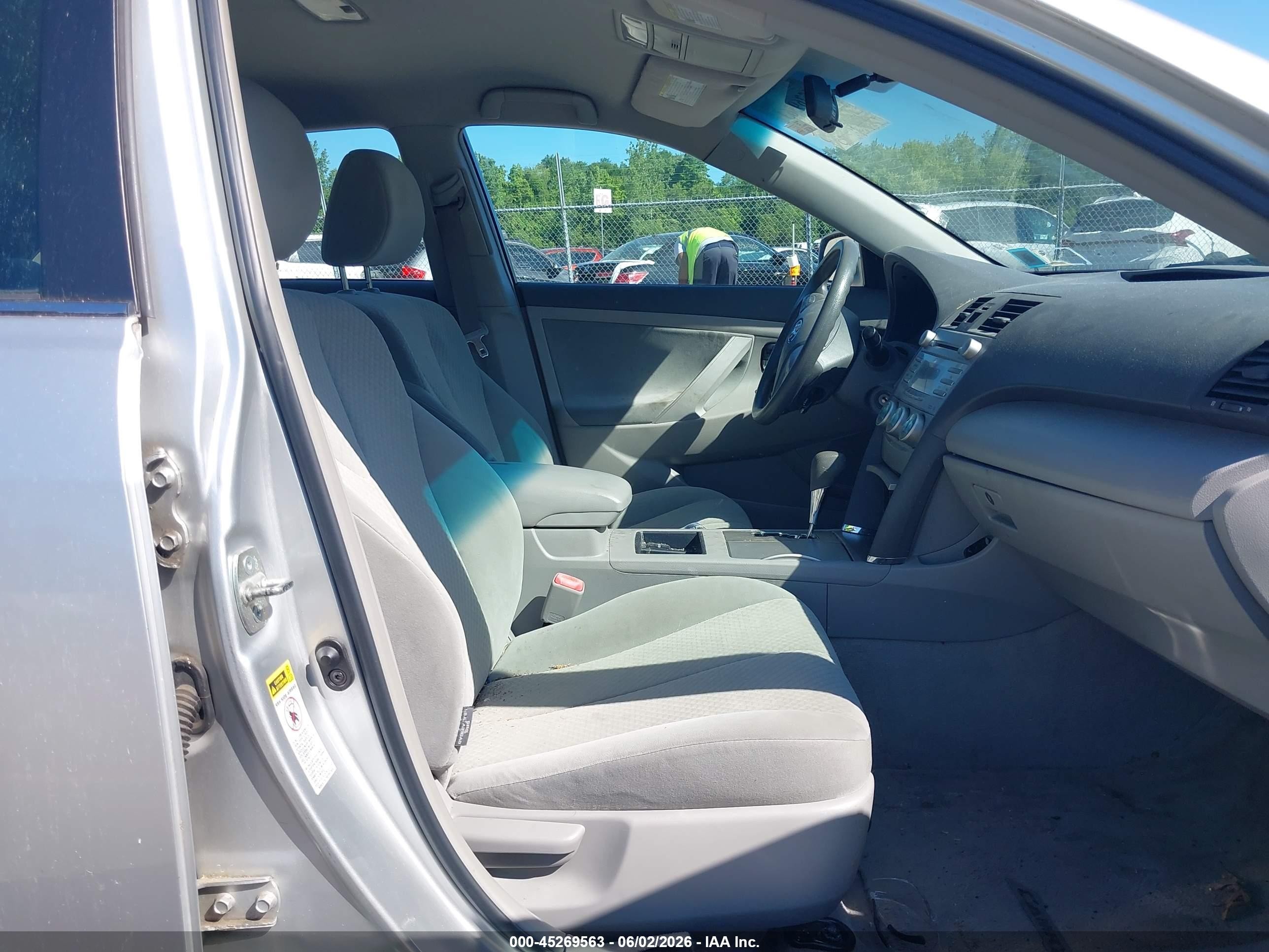 2009 Toyota Camry Le Silver vin: 4T1BE46K49U410523