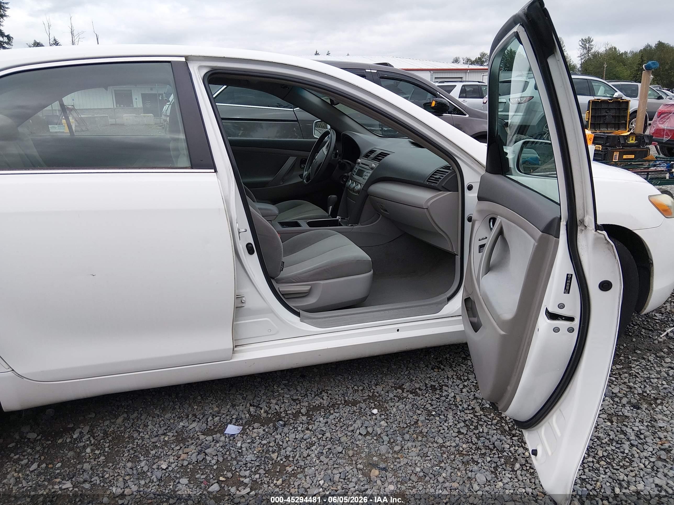 2009 Toyota Camry Le Белый vin: 4T1BE46K49U811148
