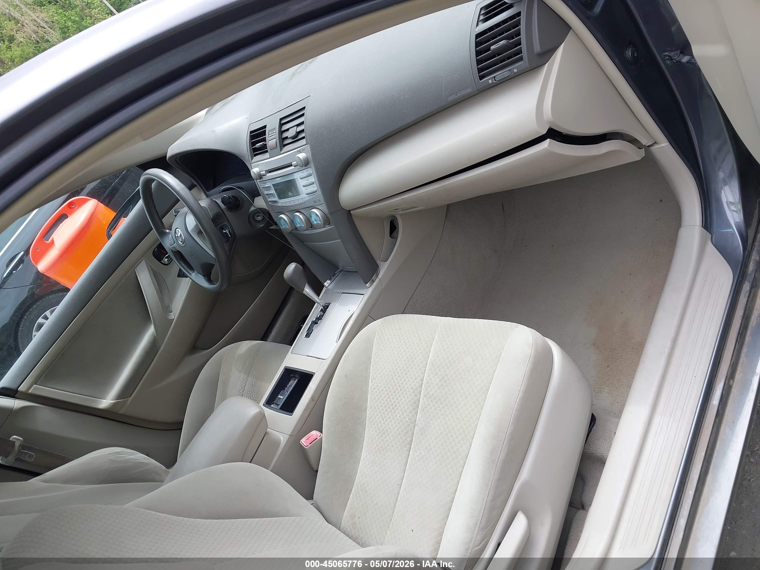 2009 Toyota Camry Le Gray vin: 4T1BE46K49U827852