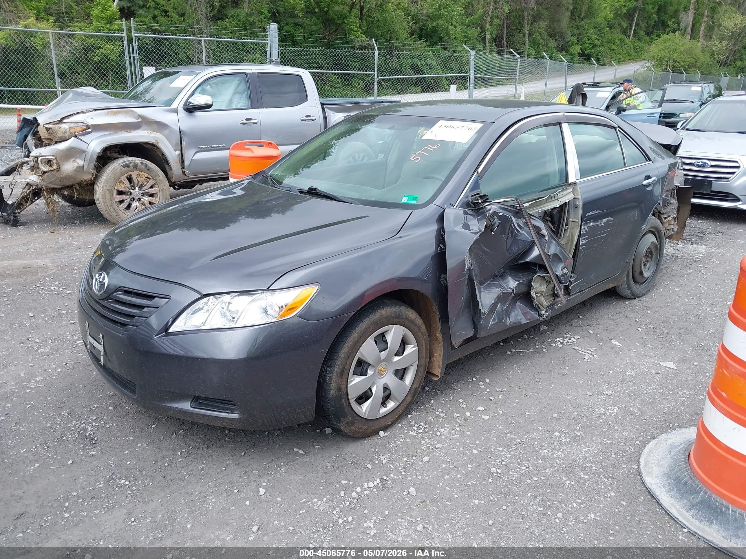 2009 Toyota Camry Le Gray vin: 4T1BE46K49U827852