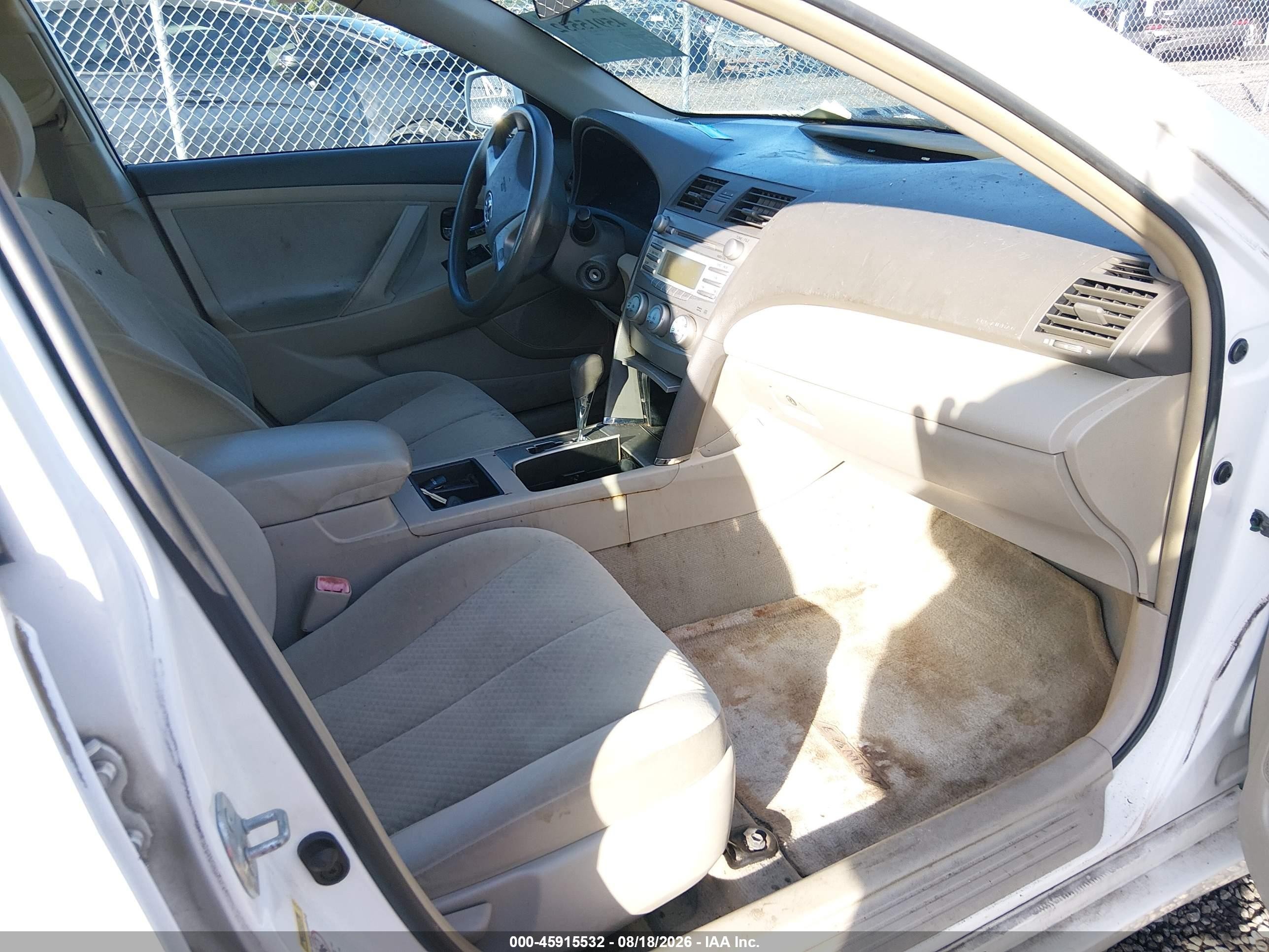 2009 Toyota Camry Le White vin: 4T1BE46K49U834803