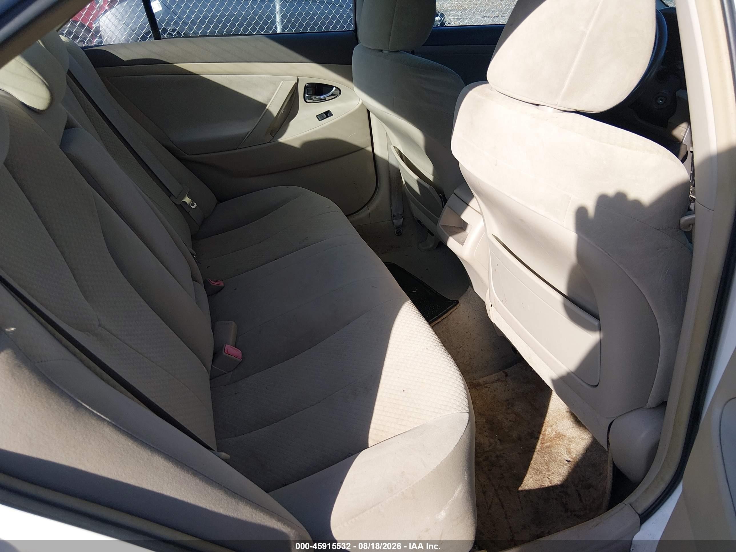 2009 Toyota Camry Le White vin: 4T1BE46K49U834803