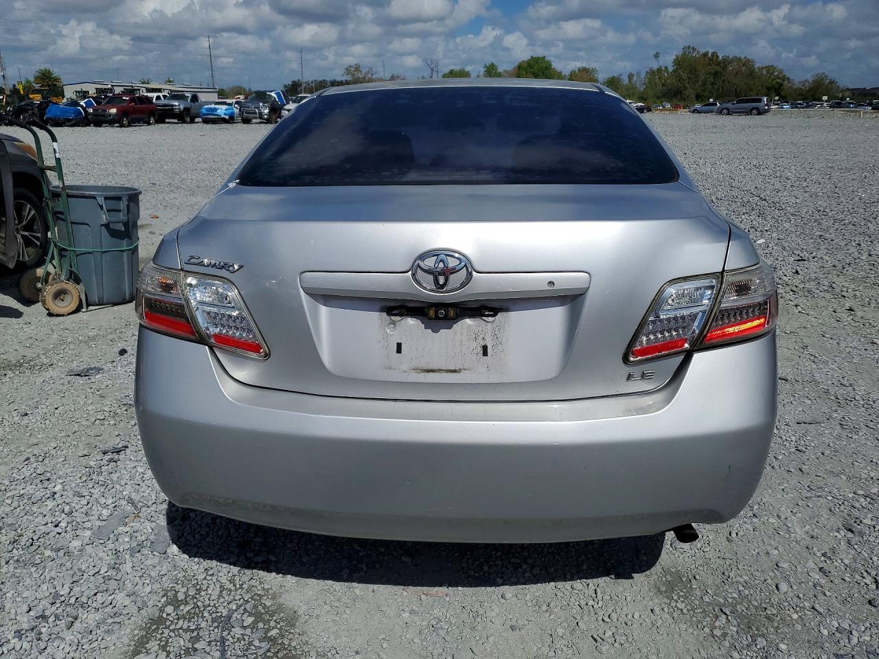 2009 Toyota Camry Le Silver vin: 4T1BE46K49U840844
