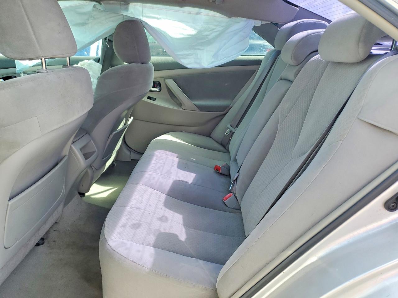 2009 Toyota Camry Le Silver vin: 4T1BE46K49U840844