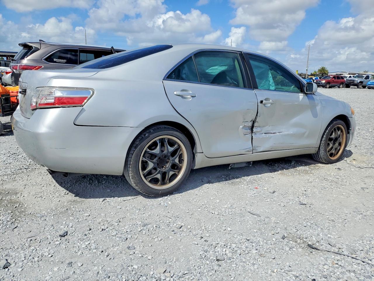 2009 Toyota Camry Le Silver vin: 4T1BE46K49U840844