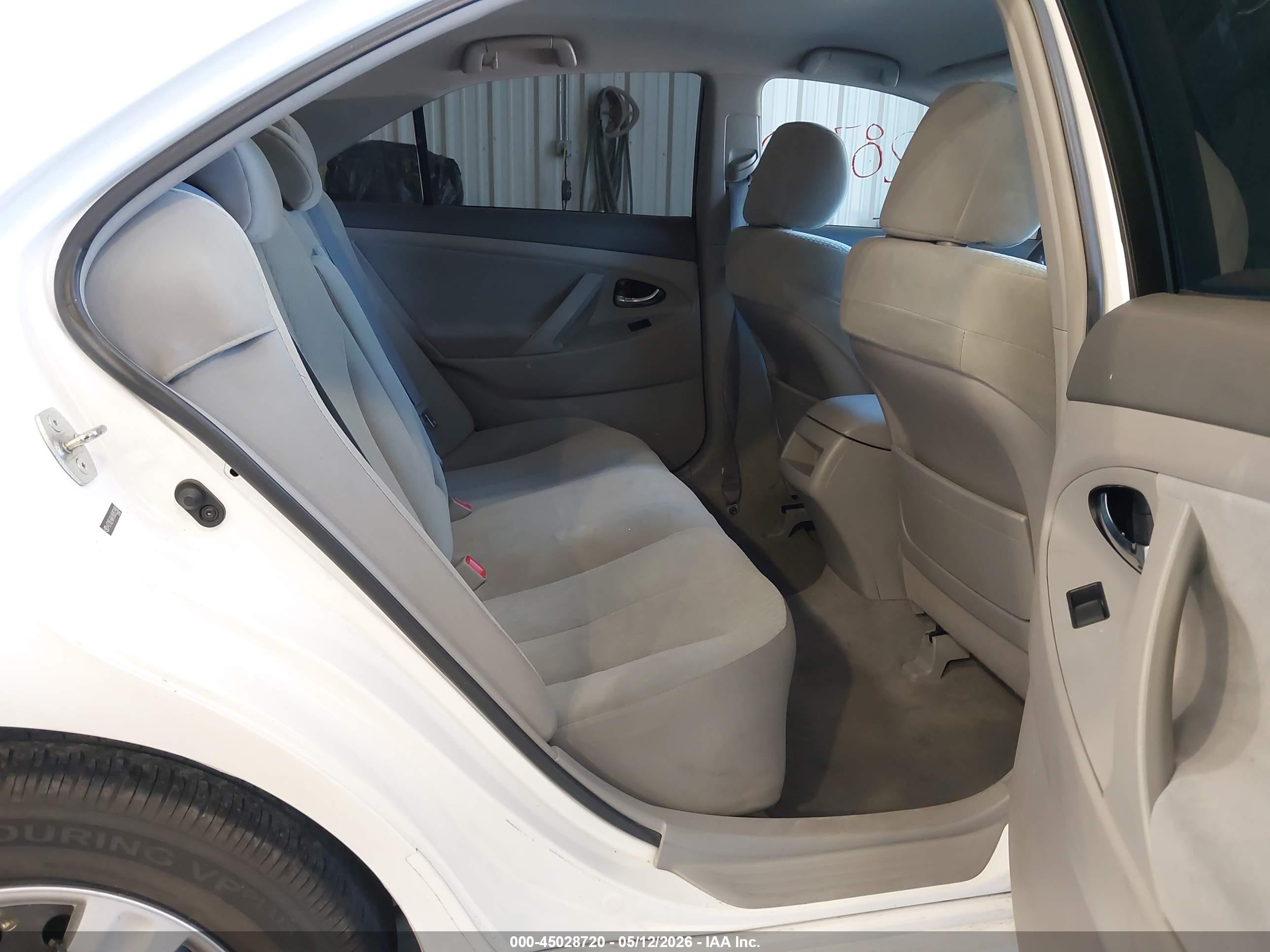 2009 Toyota Camry Le White vin: 4T1BE46K49U852900