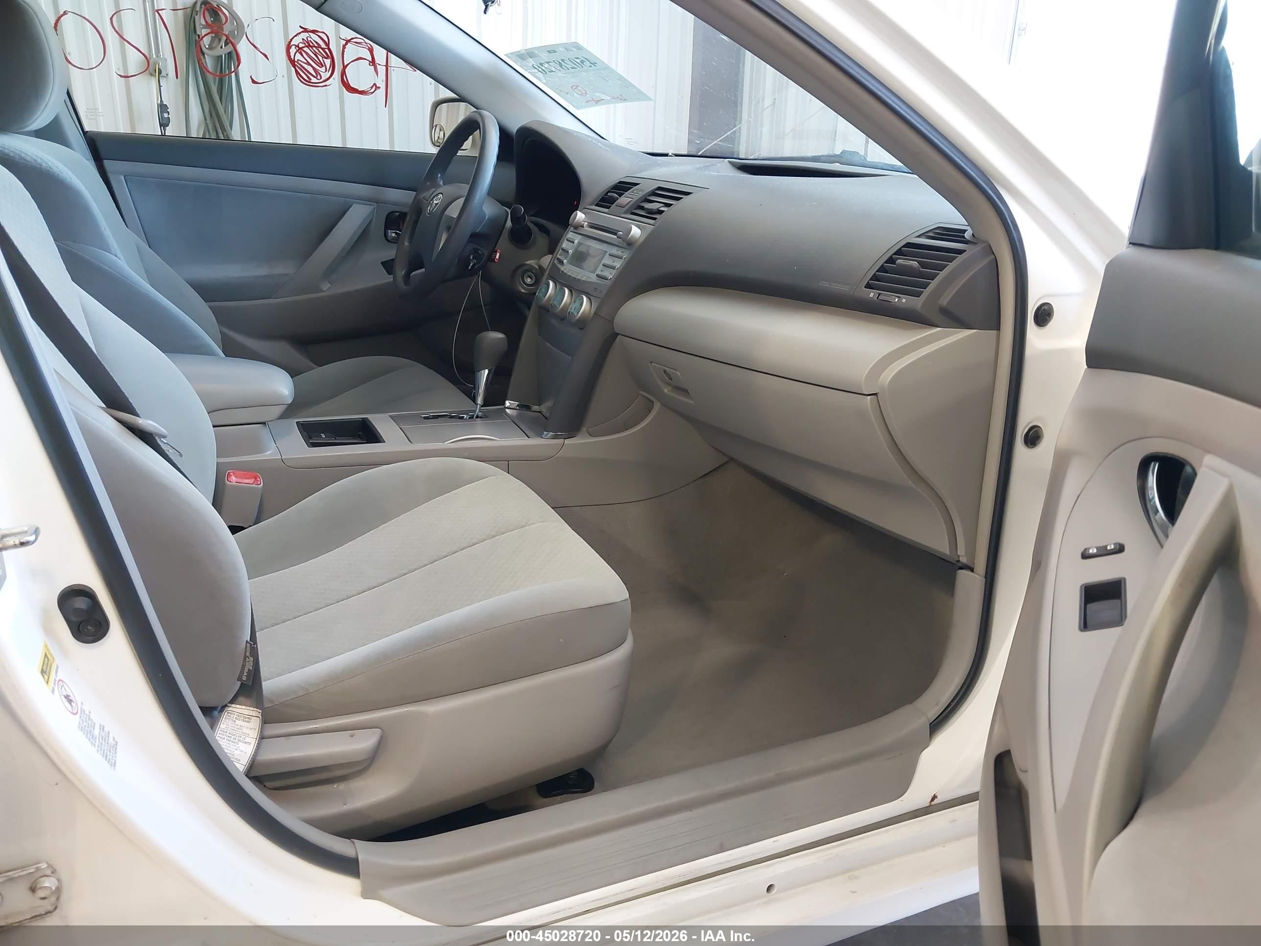 2009 Toyota Camry Le White vin: 4T1BE46K49U852900