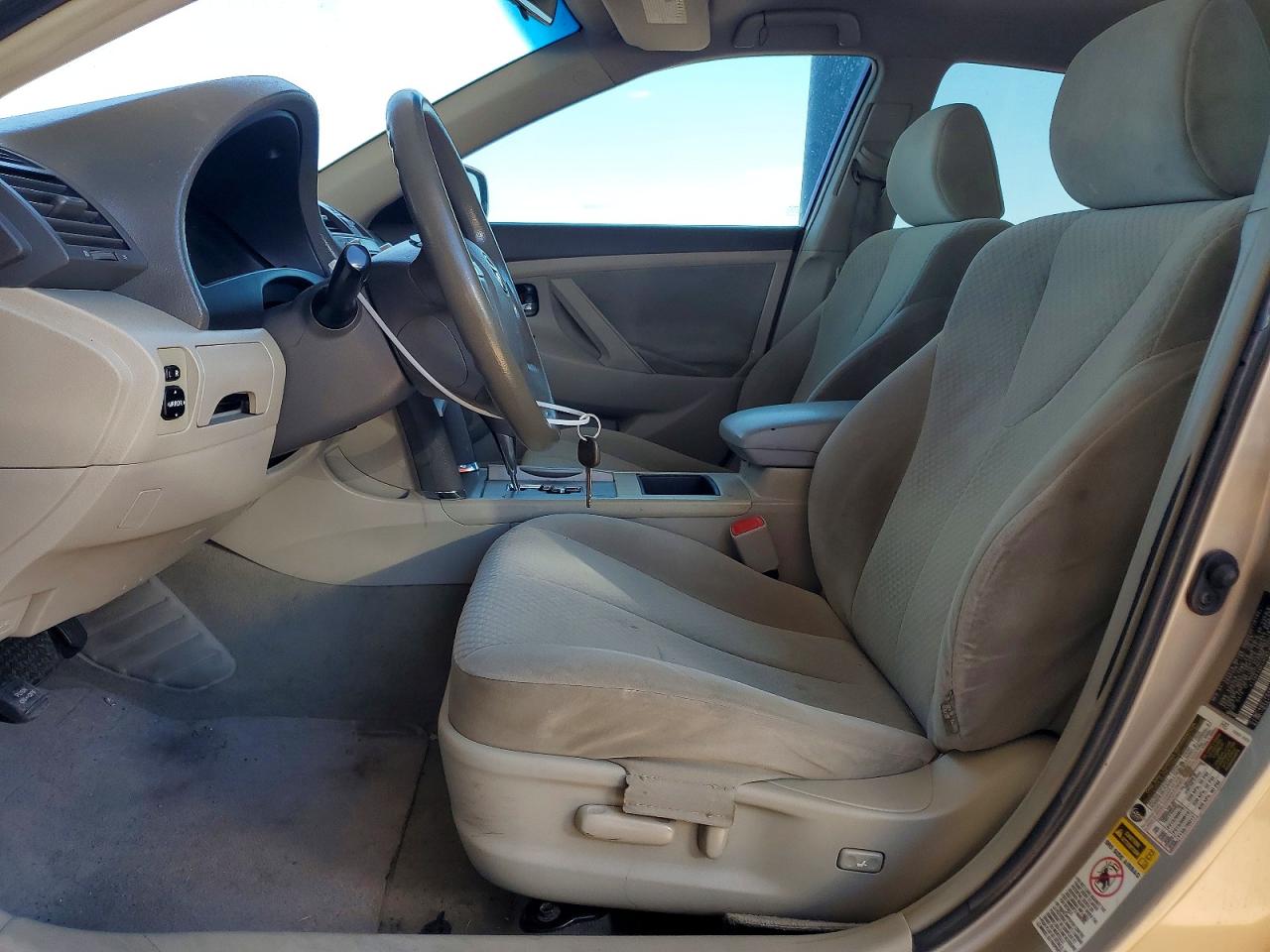 2009 Toyota Camry Le Gold vin: 4T1BE46K49U853674