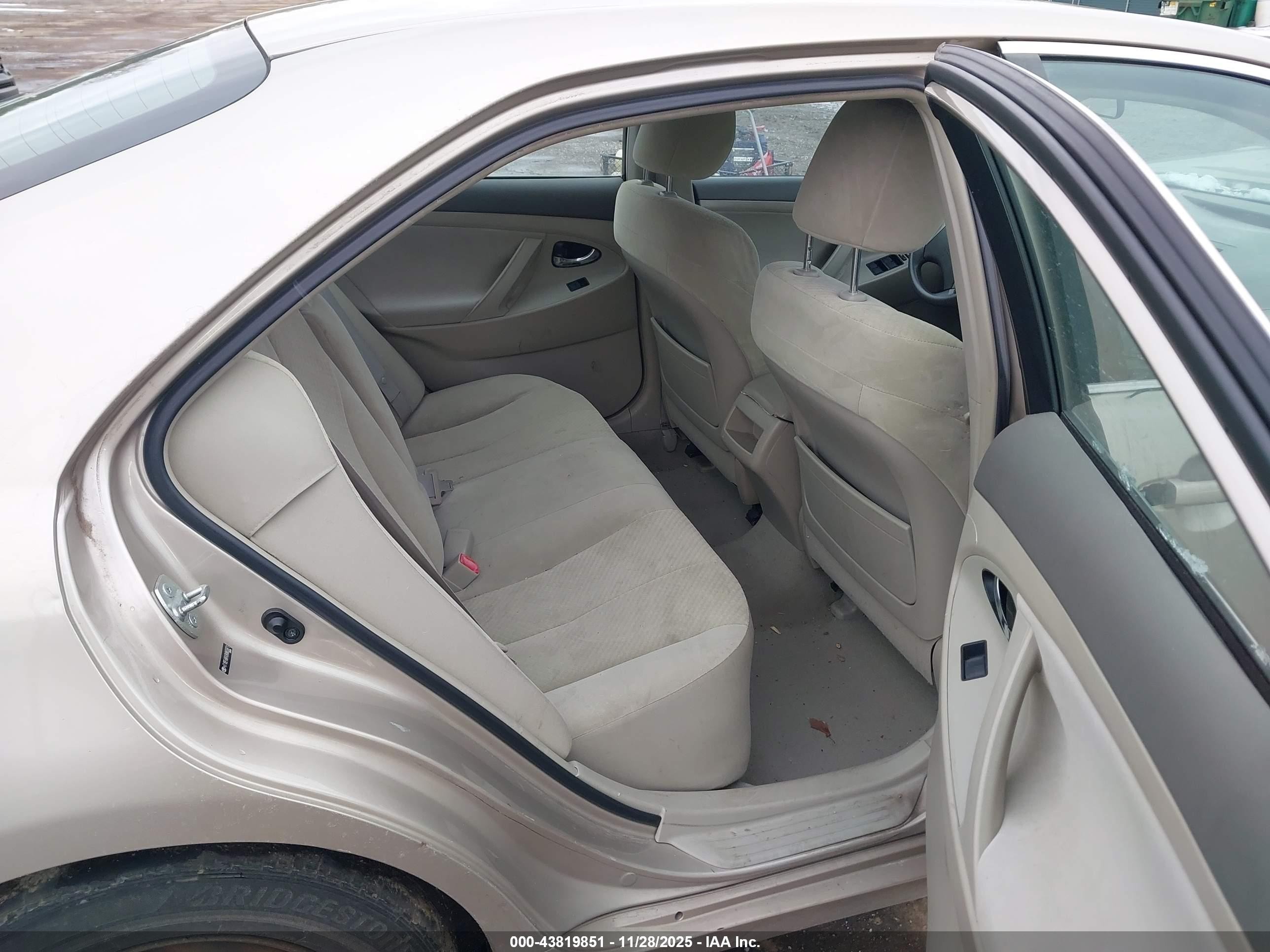 2009 Toyota Camry Le Gold vin: 4T1BE46K49U865971